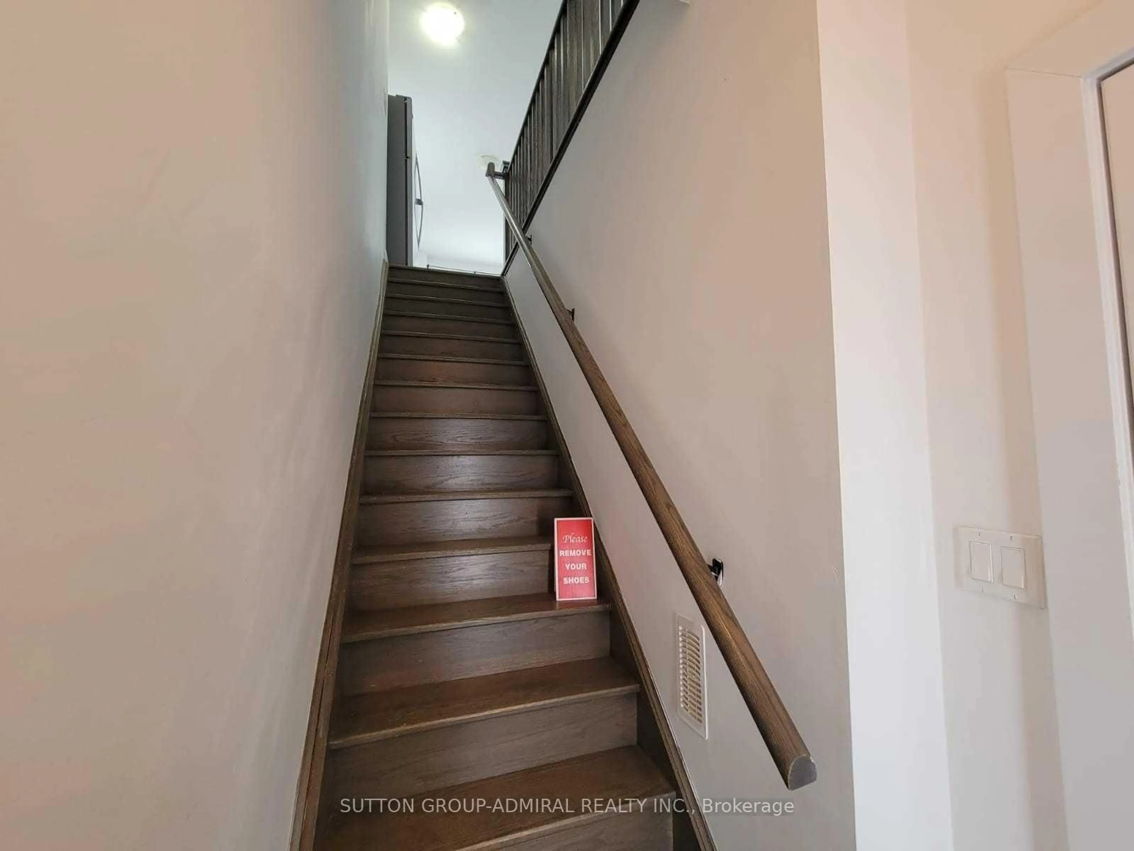 Stairs for 540 Essa Rd #17, Barrie Ontario L4N 9E5