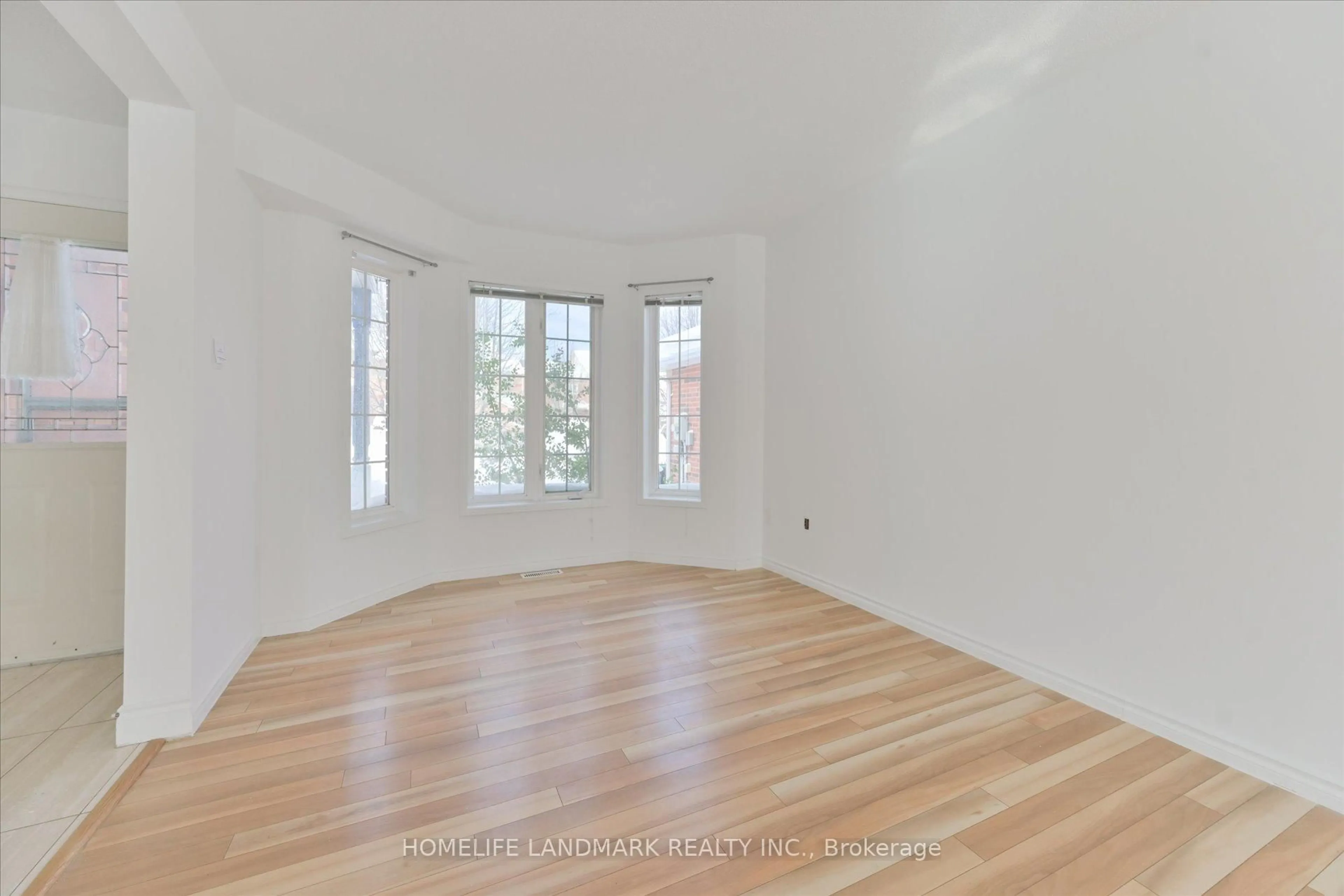 A pic of a room for 29 Drake Dr, Barrie Ontario L4N 8W3