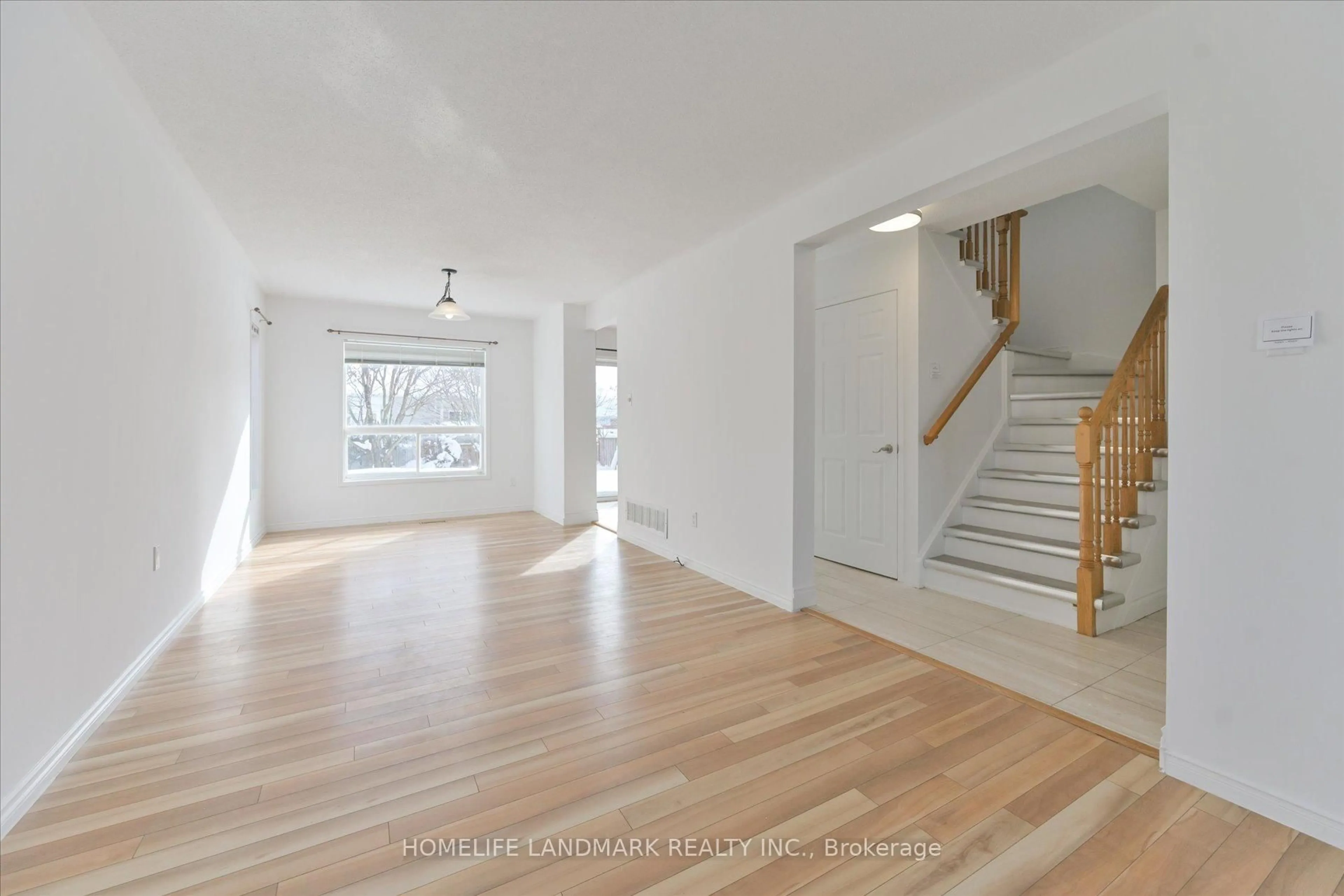 Unknown for 29 Drake Dr, Barrie Ontario L4N 8W3