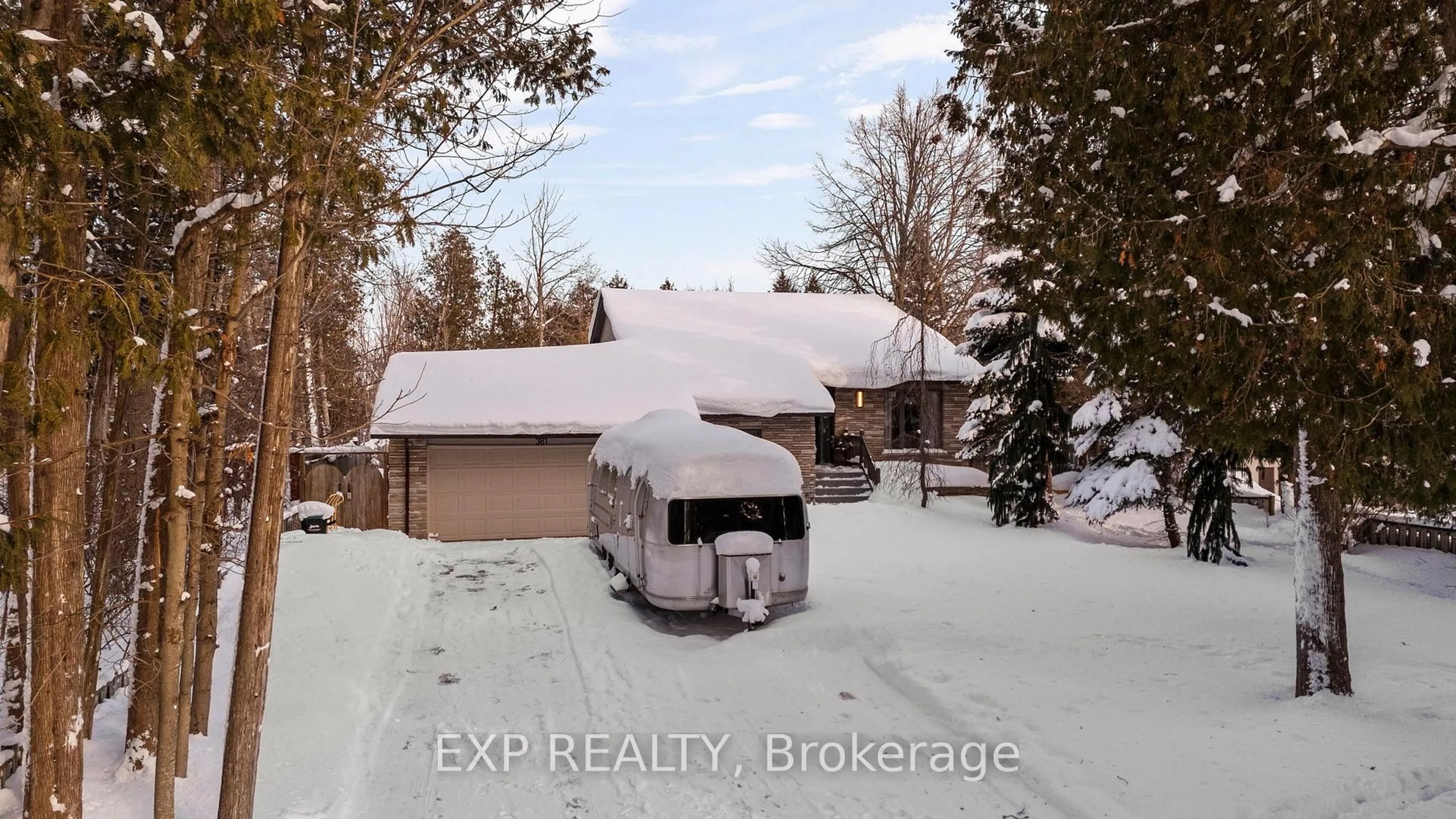 A pic from outside/outdoor area/front of a property/back of a property/a pic from drone, street for 381 Cox Mill Rd, Barrie Ontario L4N 7S8