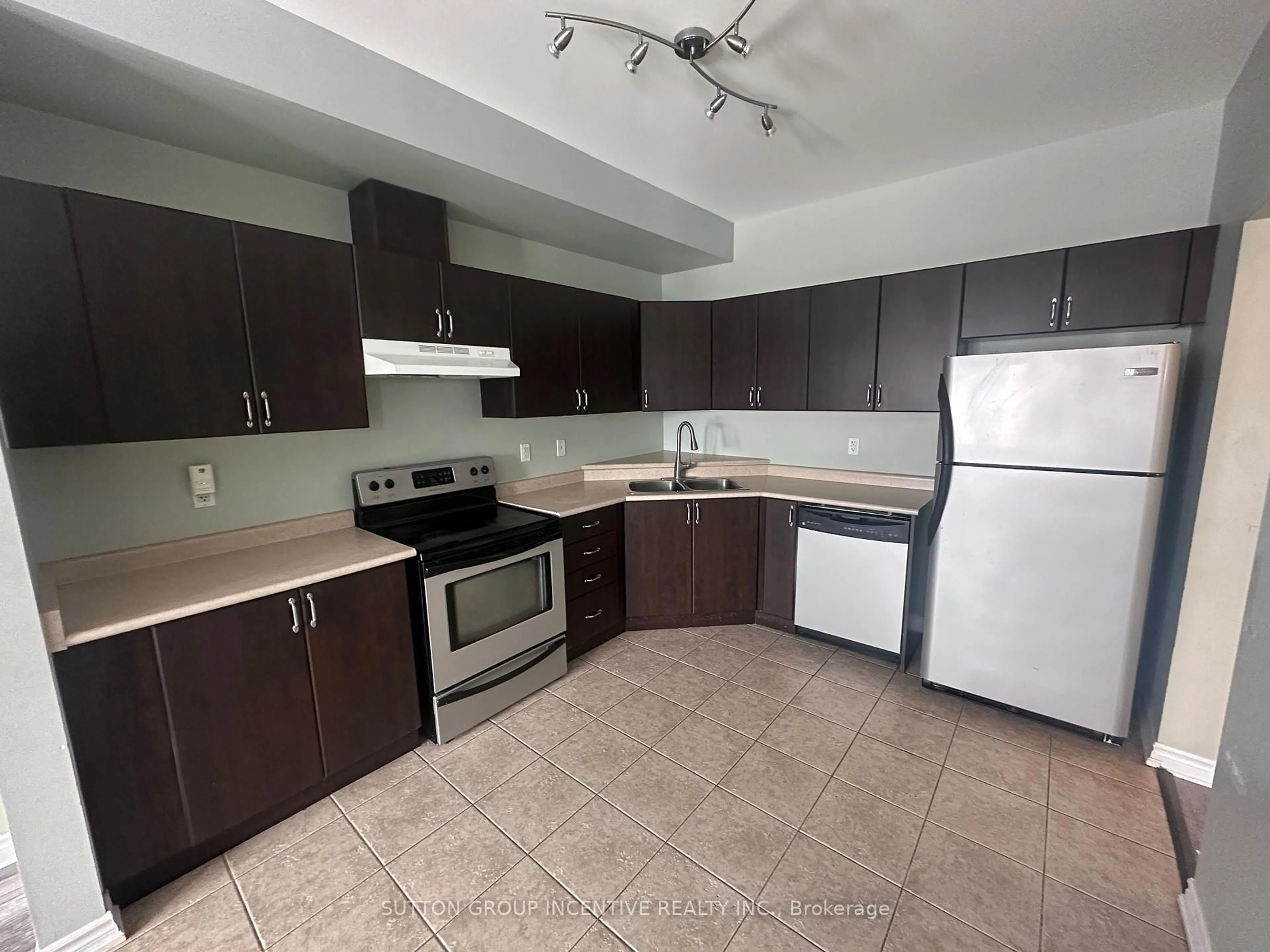 Standard kitchen, unknown for 175 Stanley St, Barrie Ontario L4M 0G2