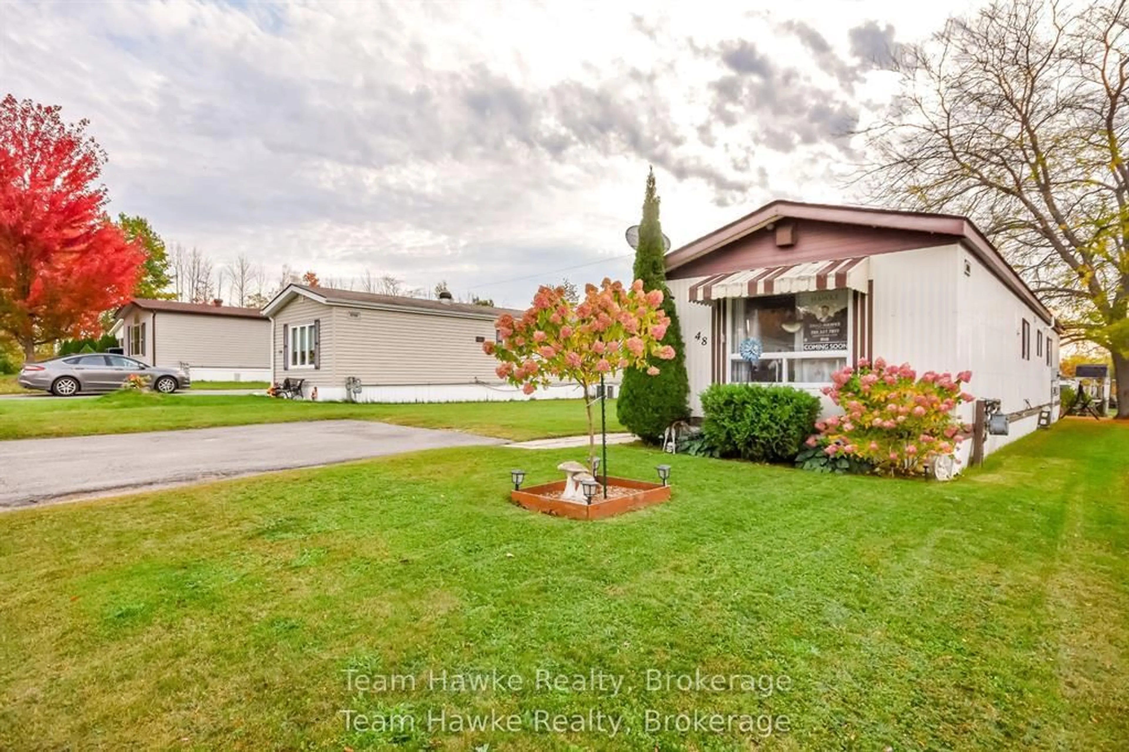 A pic from outside/outdoor area/front of a property/back of a property/a pic from drone, water/lake/river/ocean view for 48 Northland Dr, Midland Ontario L4R 5B5