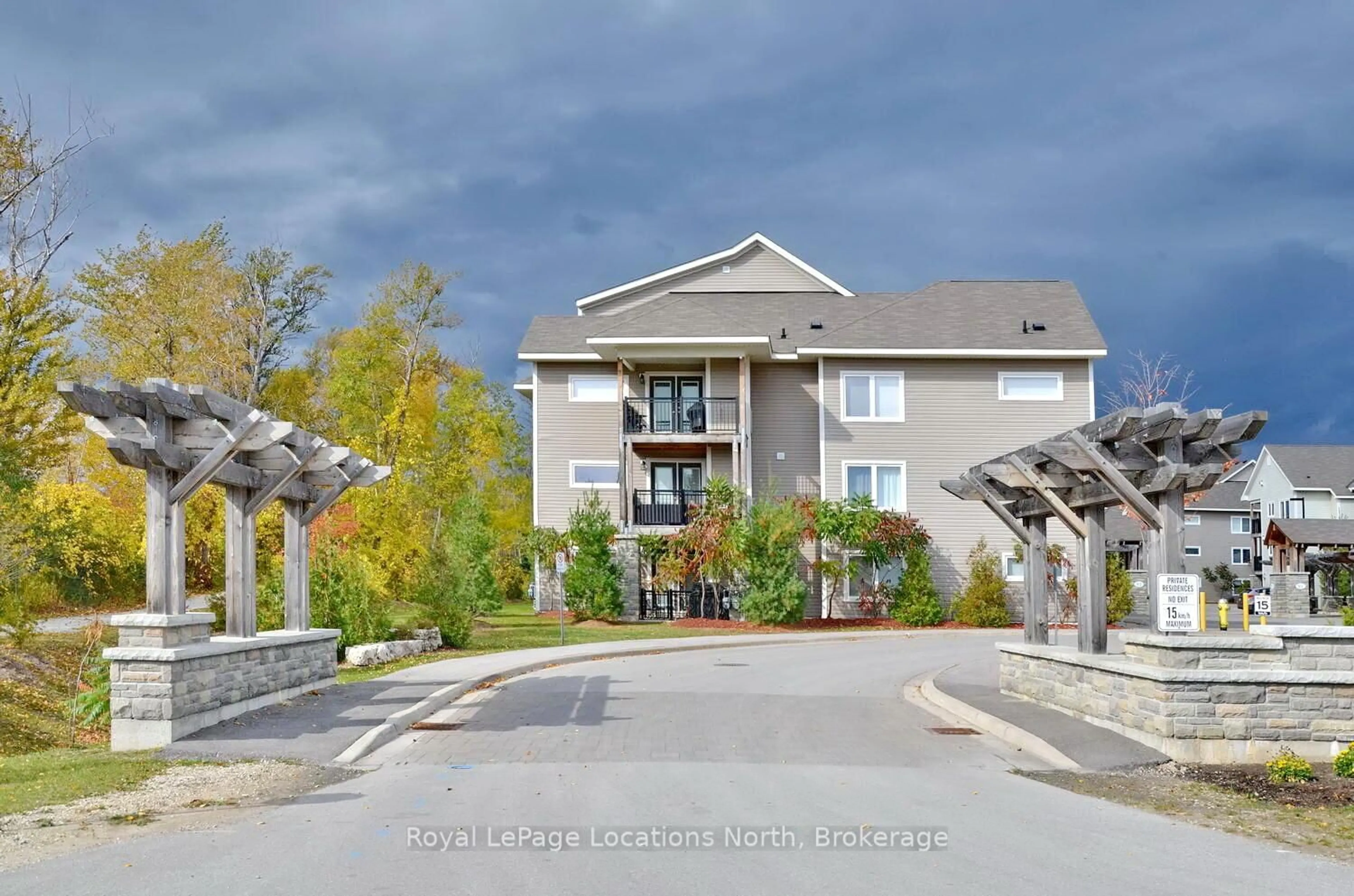 Unknown for 1 BRANDY LANE Dr #102, Collingwood Ontario L9Y 0X4