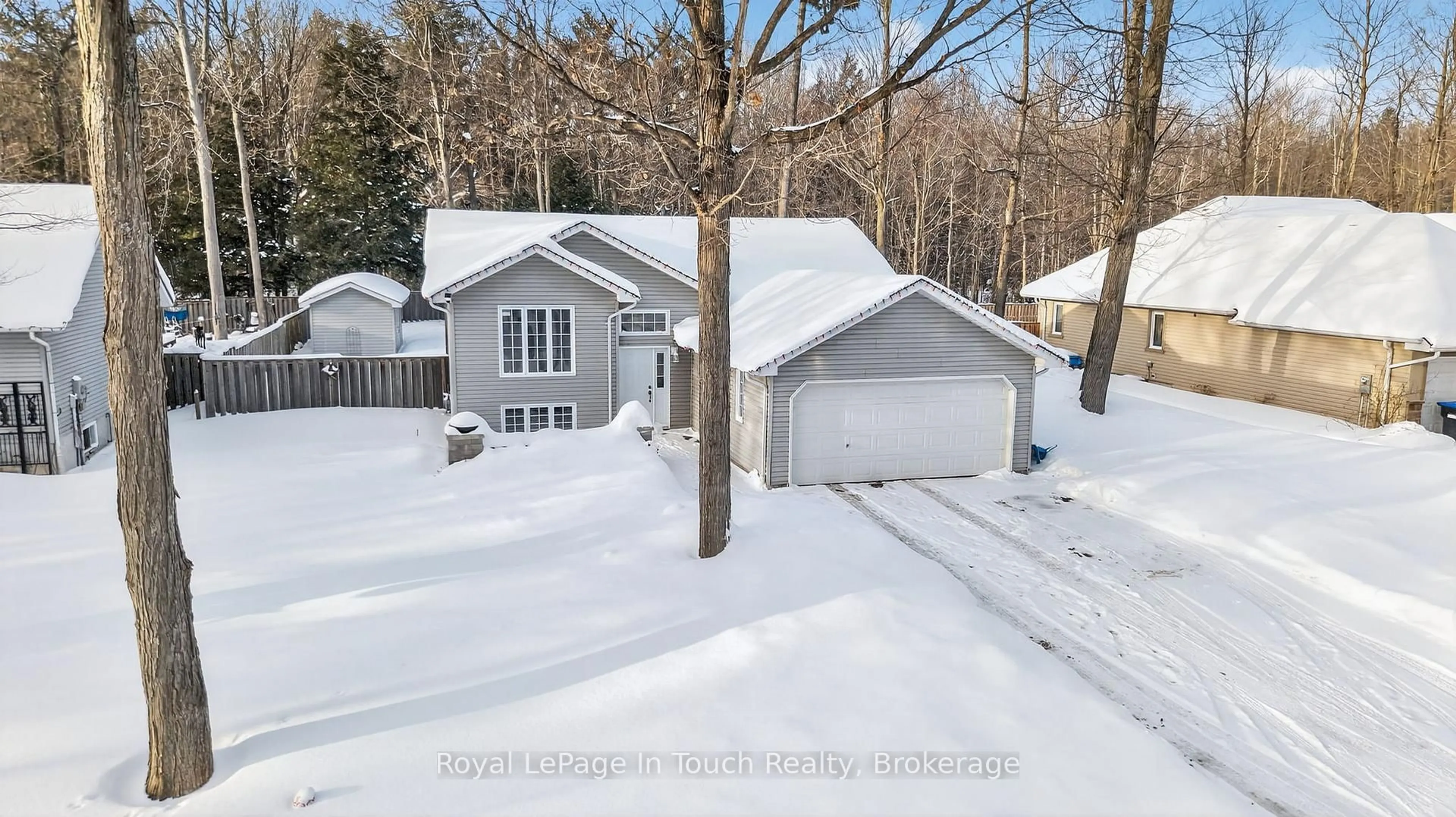 A pic from outside/outdoor area/front of a property/back of a property/a pic from drone, street for 39 St. Laurent Blvd, Tiny Ontario L9M 1R3