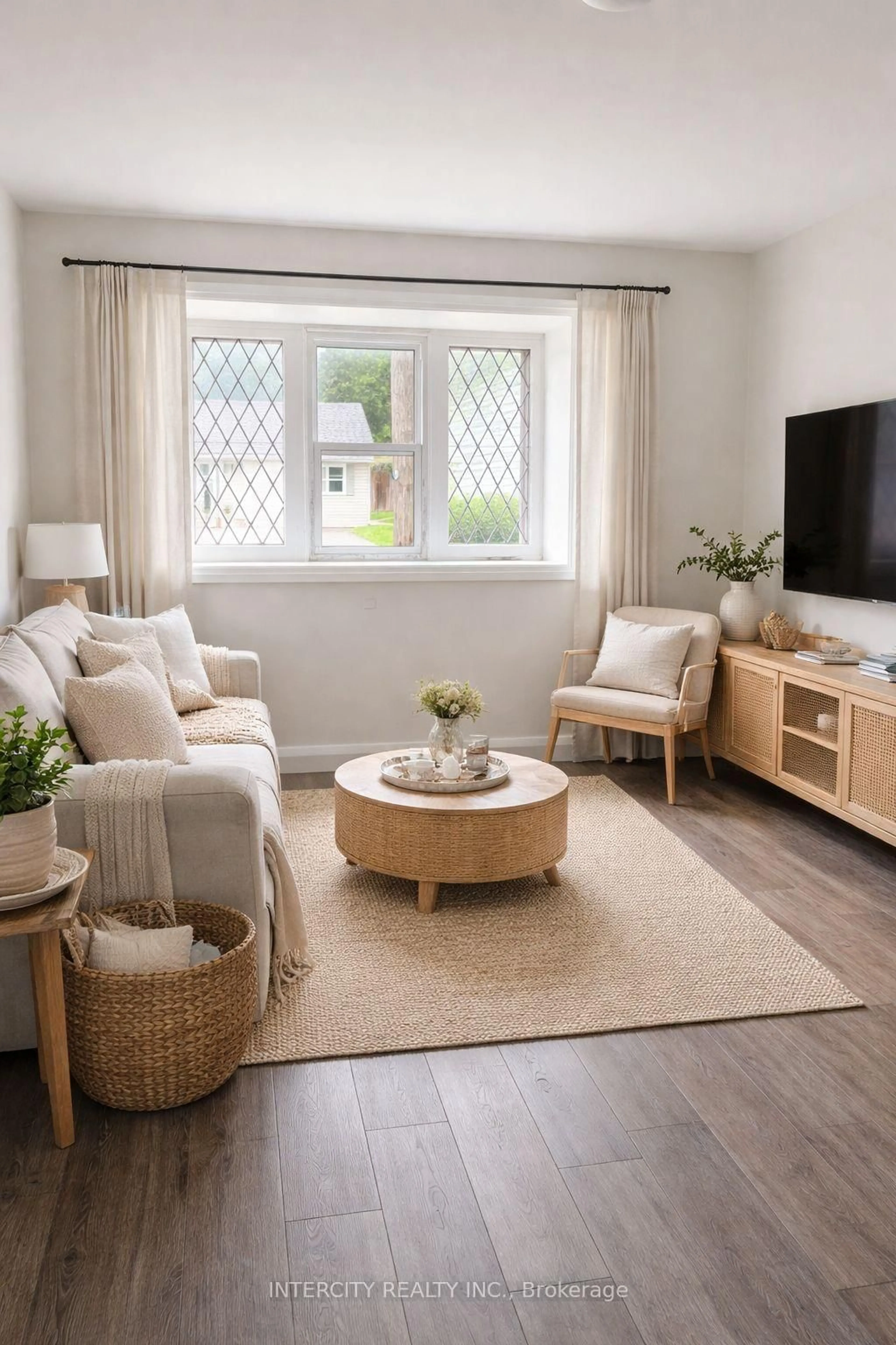 Living room with furniture, wood/laminate floor for 90 Coldwater Rd, Orillia Ontario L3V 5L5