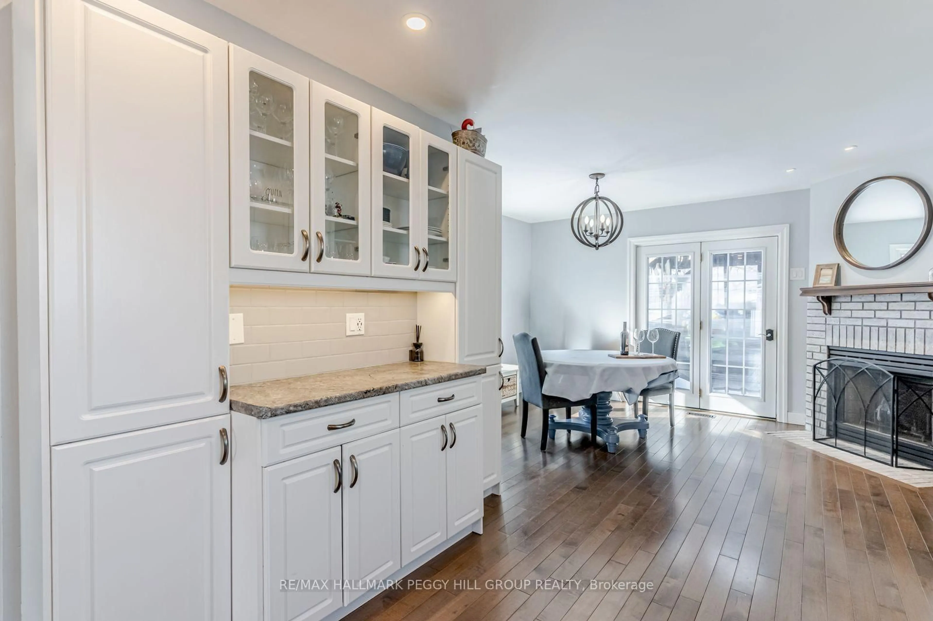 Open concept kitchen, unknown for 20 Pae Dr, Barrie Ontario L4N 7N7