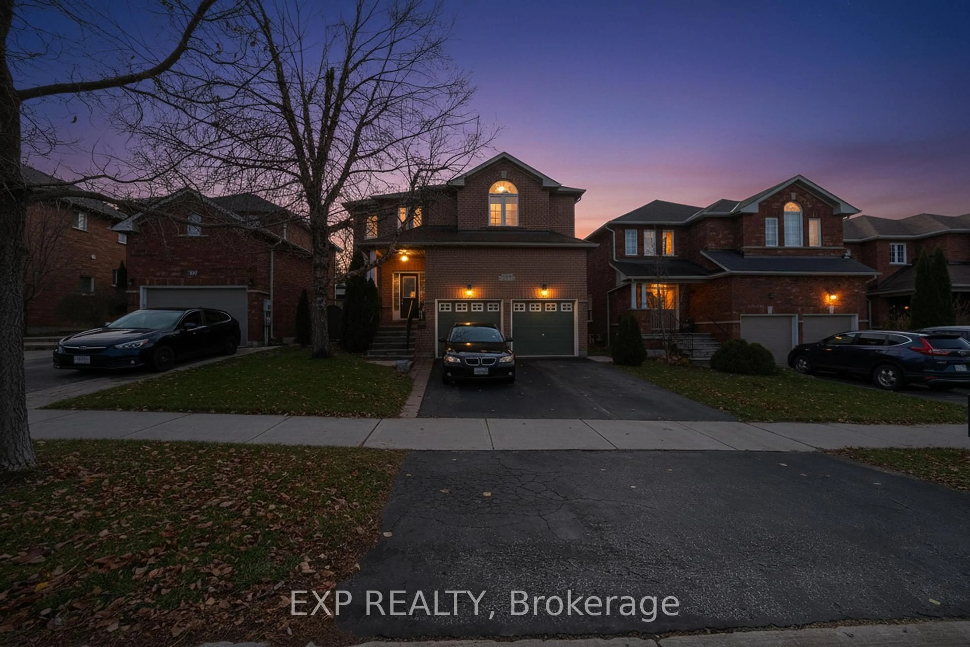 A pic from outside/outdoor area/front of a property/back of a property/a pic from drone, street for 23 Prince of Wales Dr, Barrie Ontario L4N 0T5