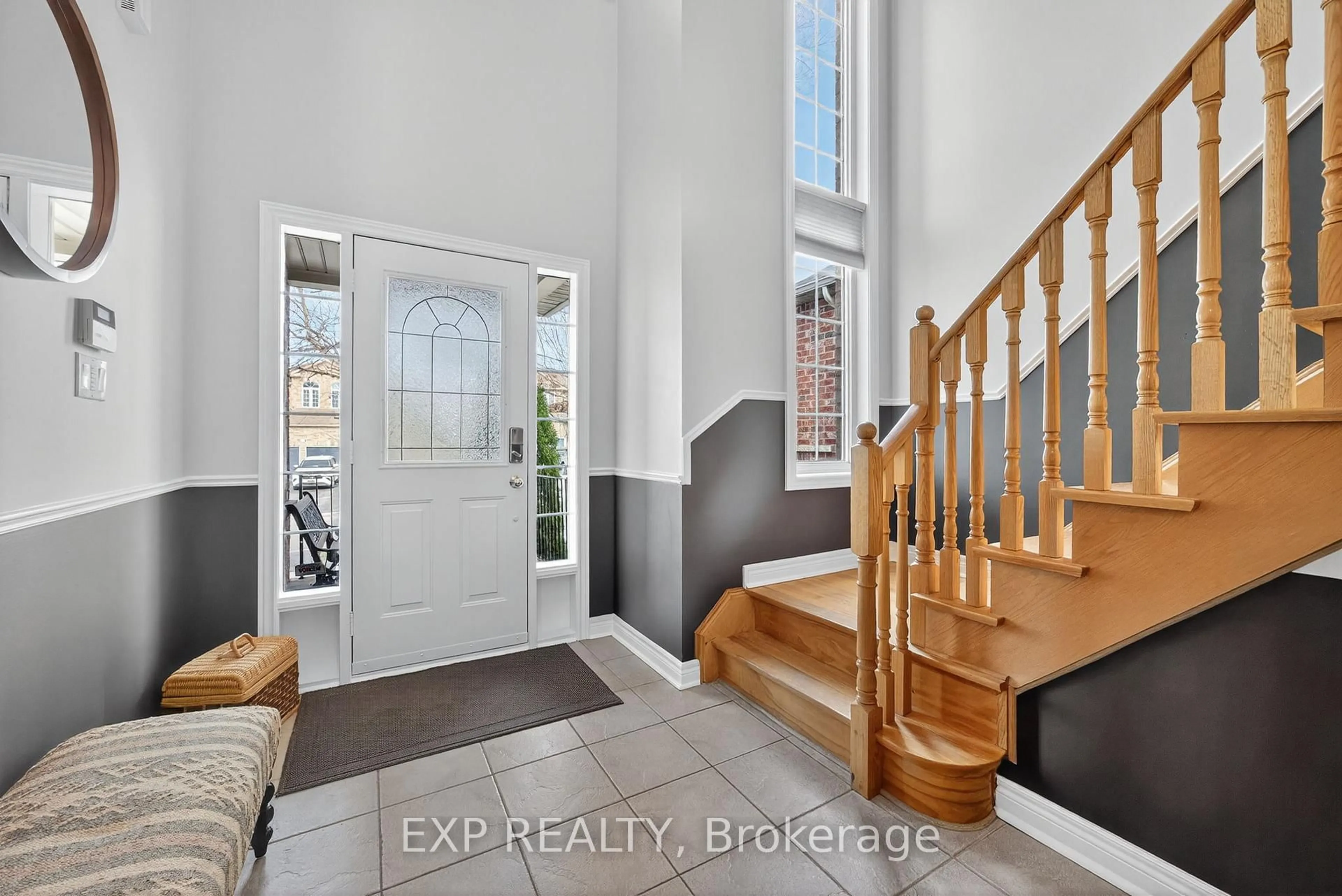 Indoor entryway for 23 Prince of Wales Dr, Barrie Ontario L4N 0T5