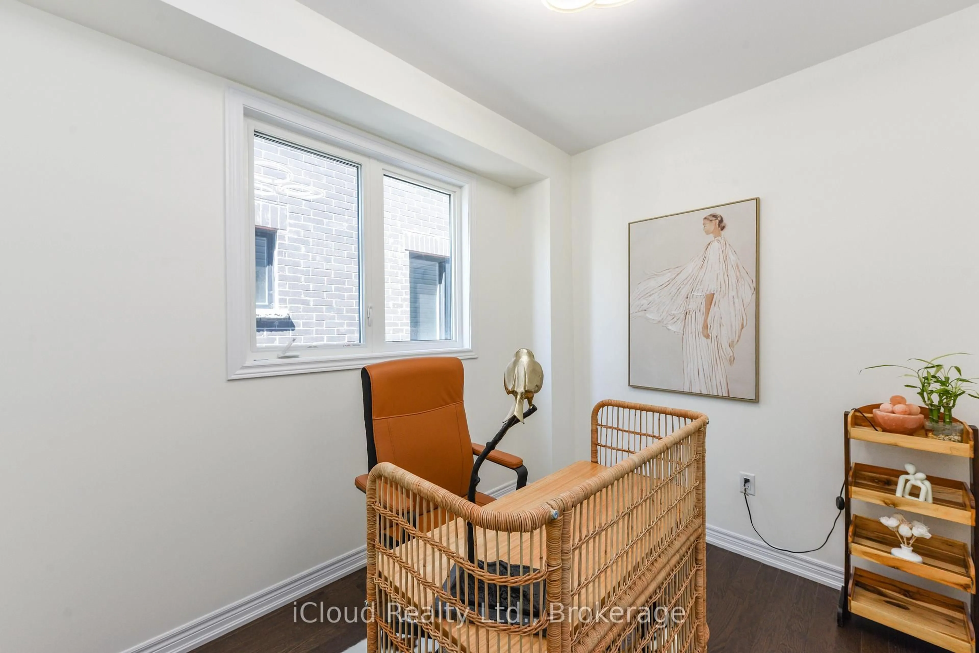 A pic of a room for 114 Thicketwood Ave, Barrie Ontario L9J 0W8