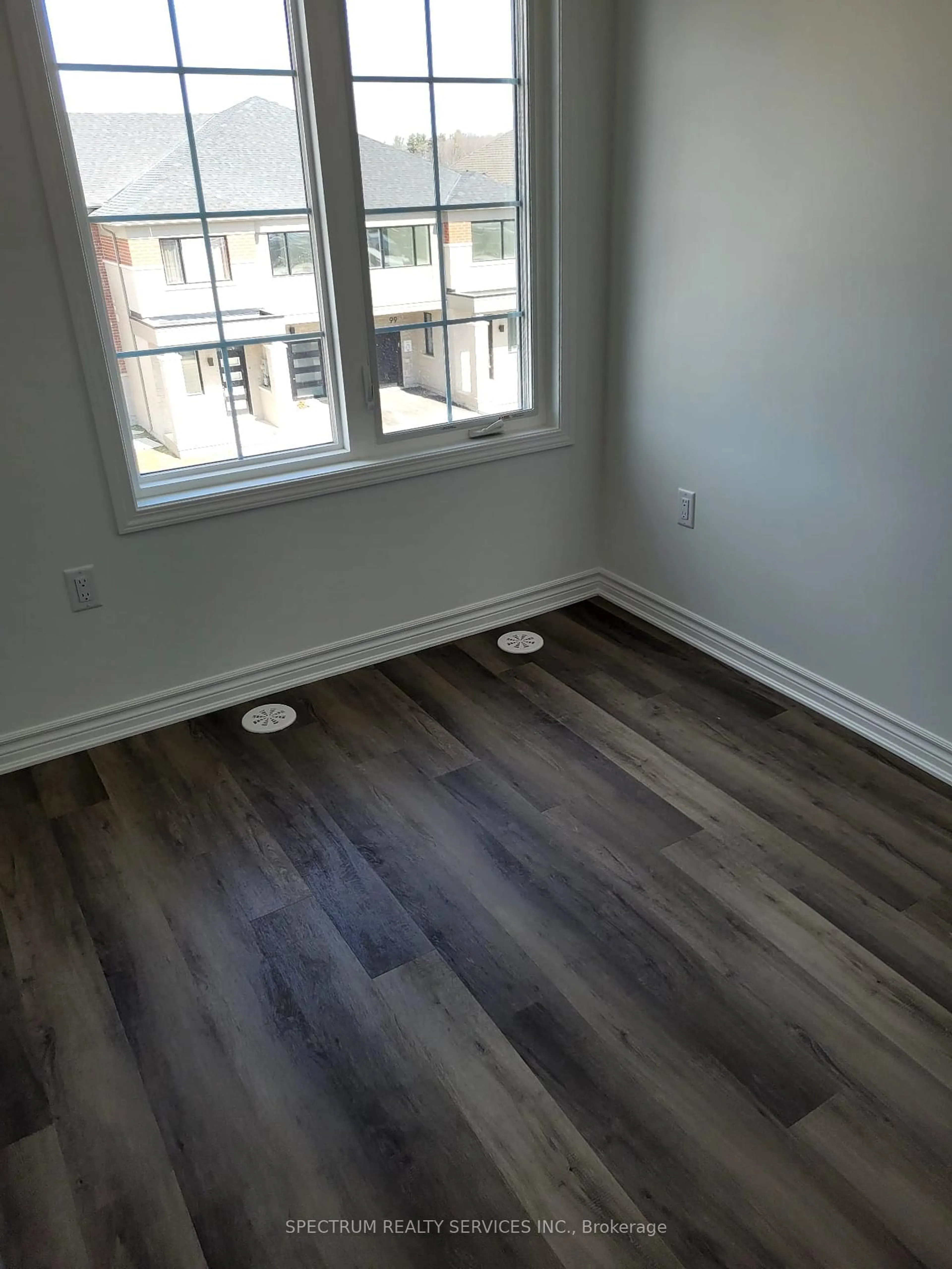 A pic of a room for 94 Ennerdale St, Barrie Ontario L9J 0G5