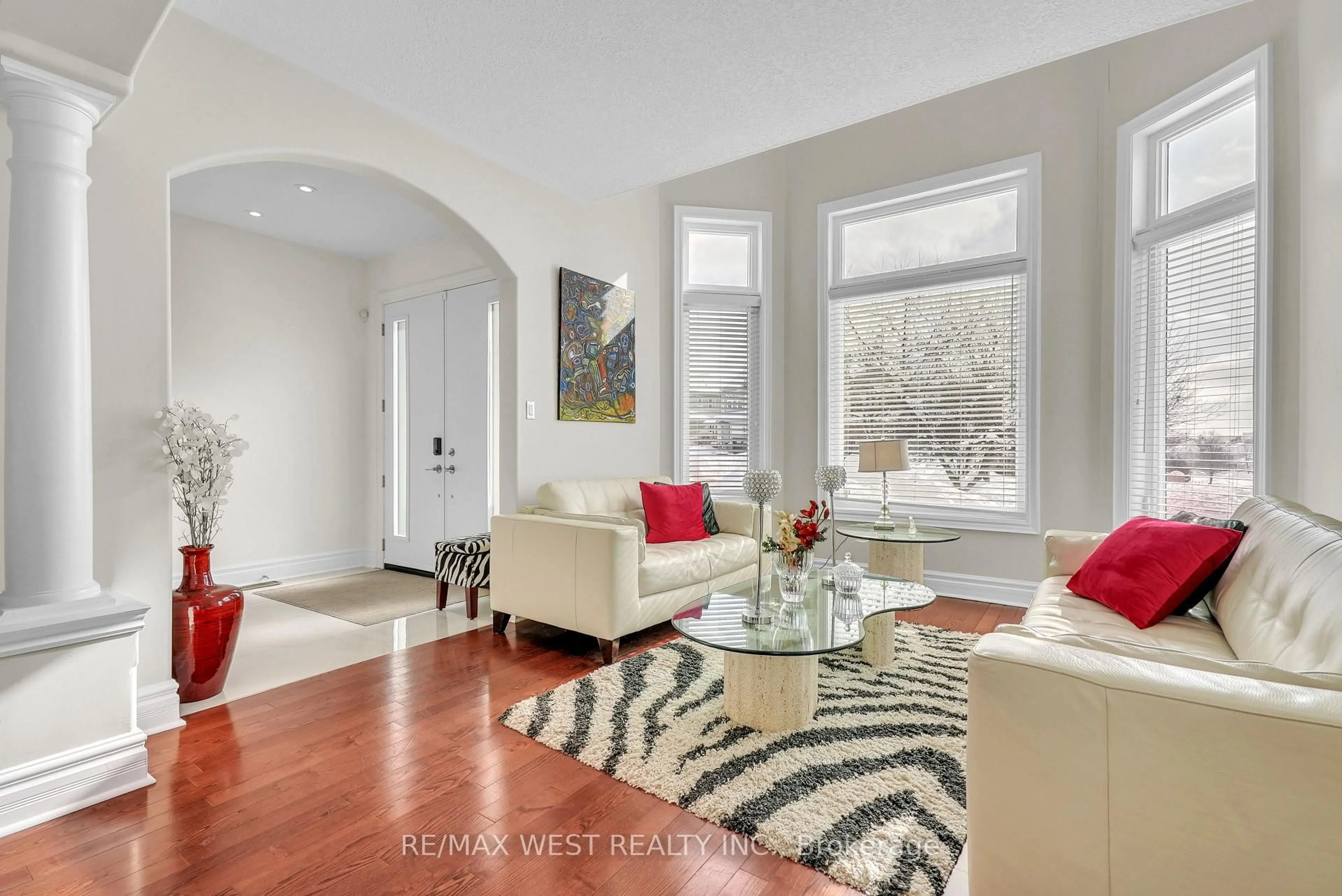 Living room with furniture, unknown for 90 Birkhall Pl, Barrie Ontario L4N 0K2