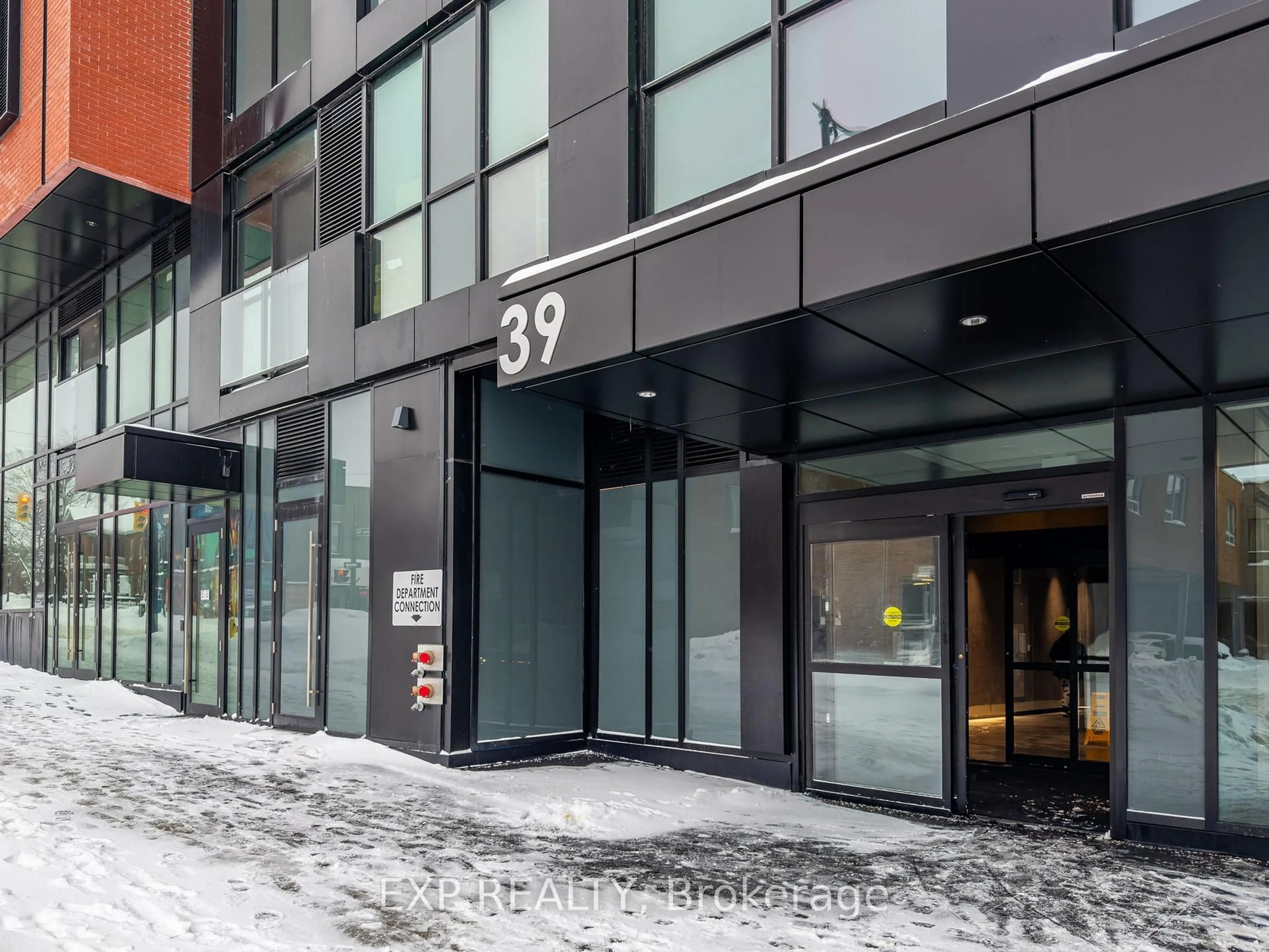 Indoor foyer for 39 Mary St #3004, Barrie Ontario L4N 1S9