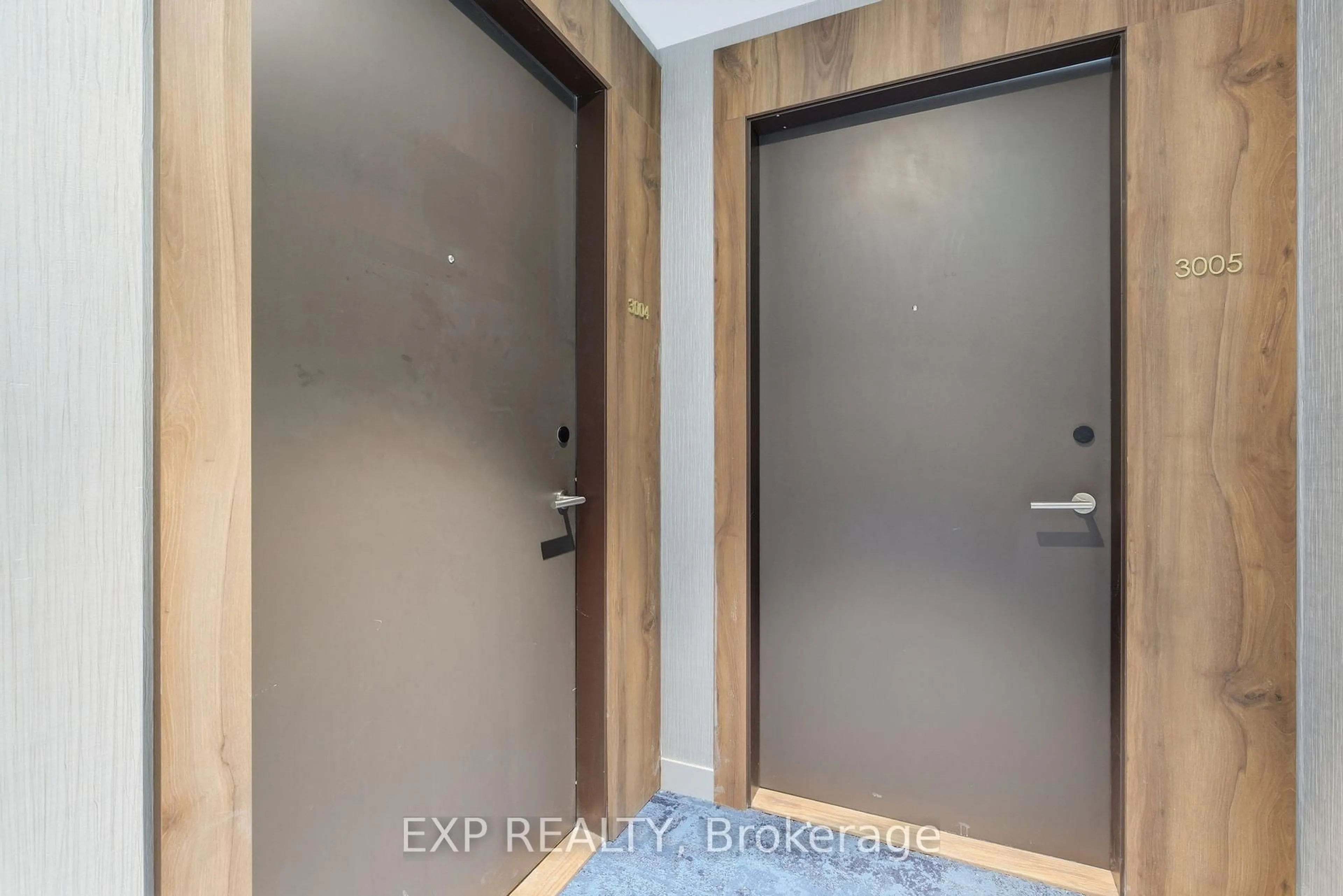 Indoor entryway for 39 Mary St #3004, Barrie Ontario L4N 1S9