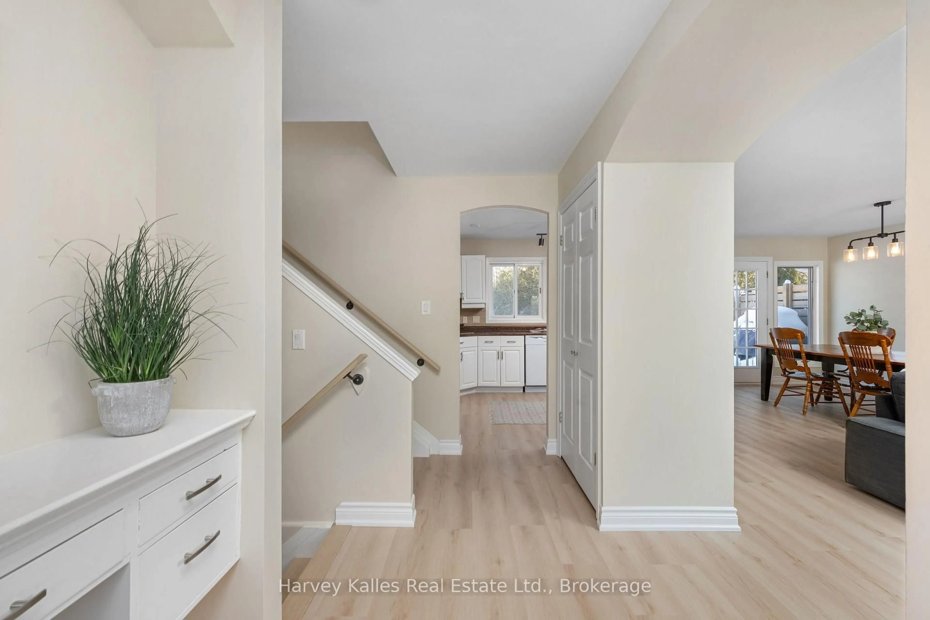 Indoor entryway for 64 Silver Creek Dr, Collingwood Ontario L9Y 4W9