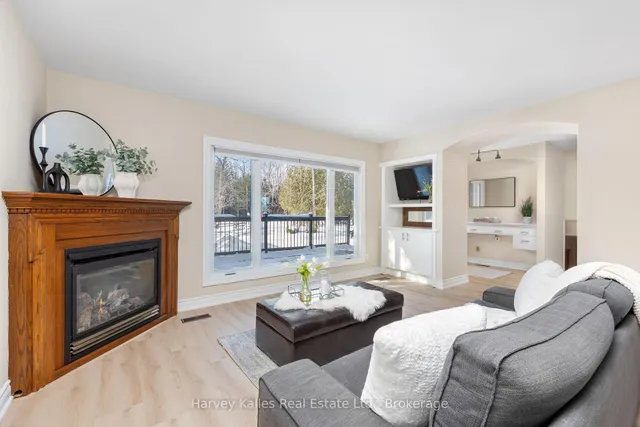64 Silver Creek Dr, Collingwood 3