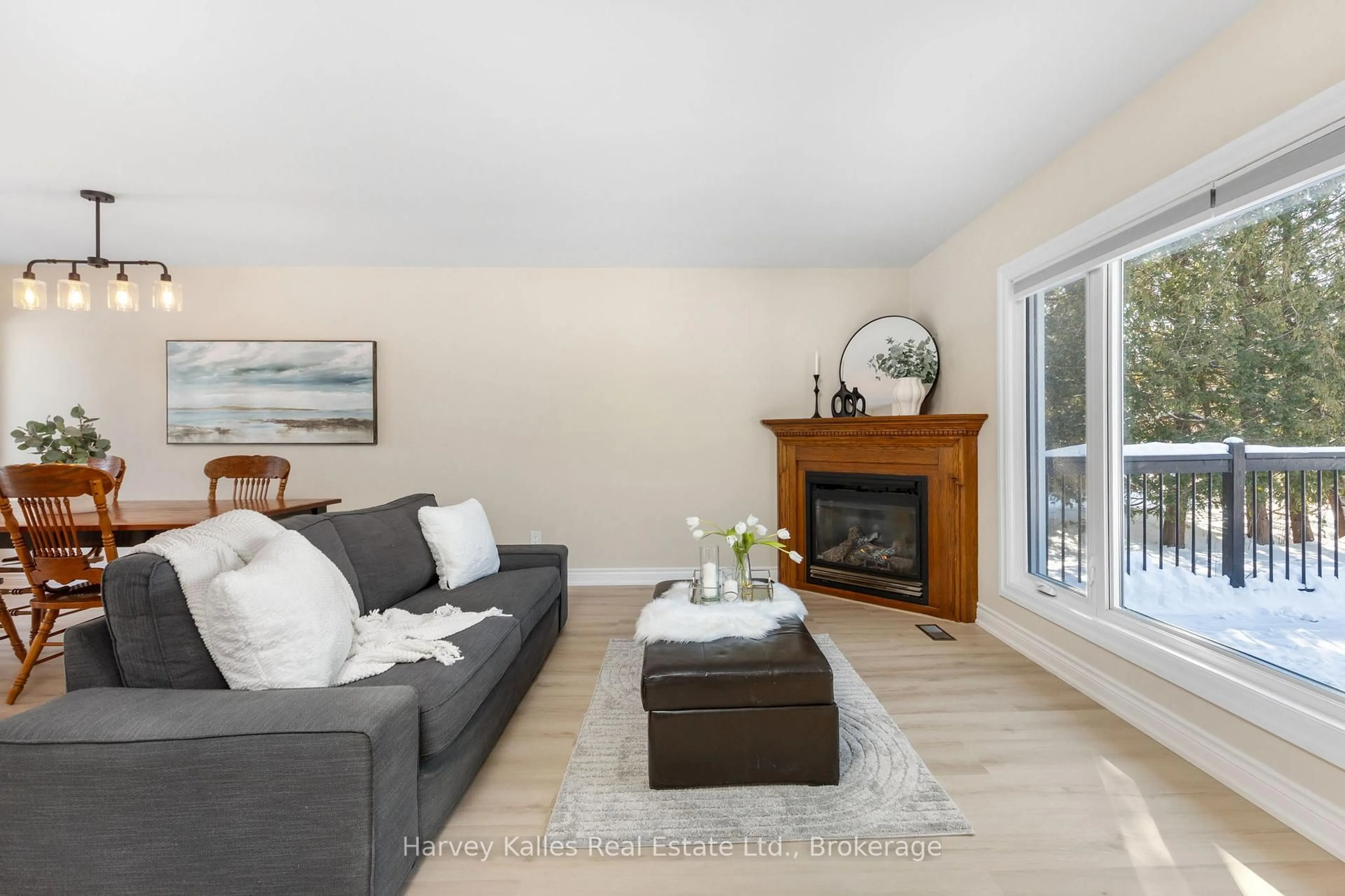 Living room with furniture, wood/laminate floor for 64 Silver Creek Dr, Collingwood Ontario L9Y 4W9