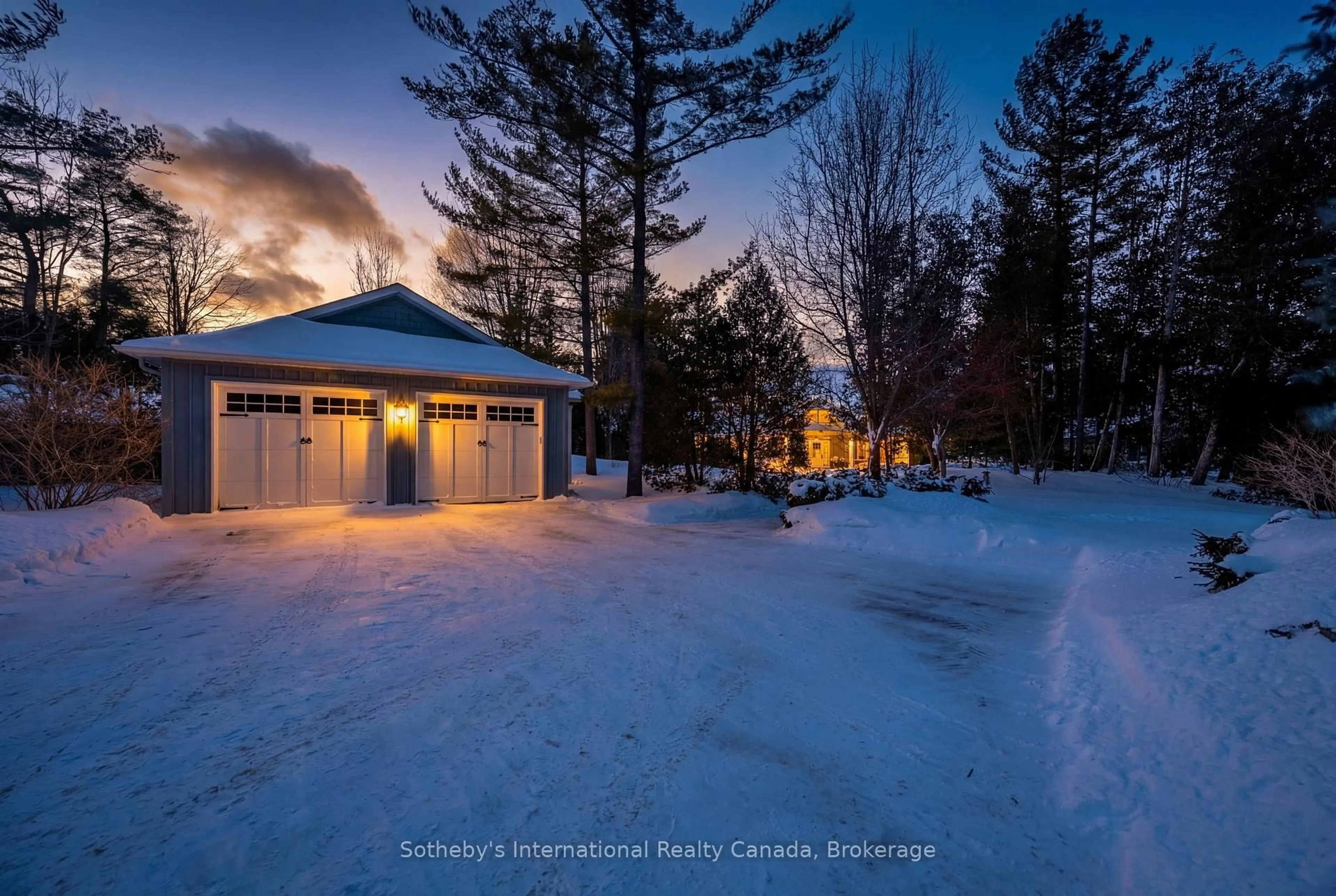 A pic from outside/outdoor area/front of a property/back of a property/a pic from drone, street for 1036 River Rd, Wasaga Beach Ontario L0L 2P0