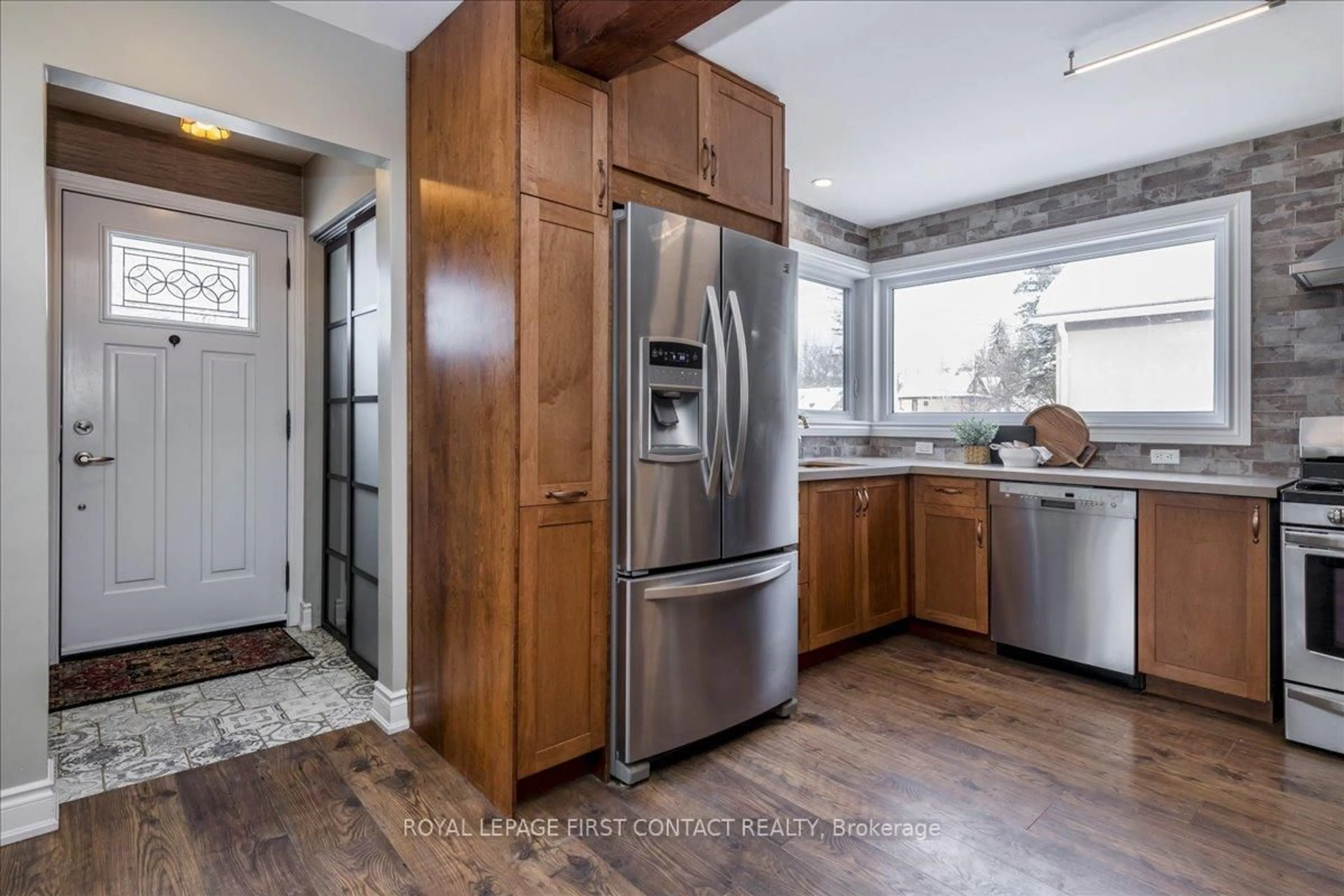 Open concept kitchen, unknown for 159 Codrington St, Barrie Ontario L4M 1R9