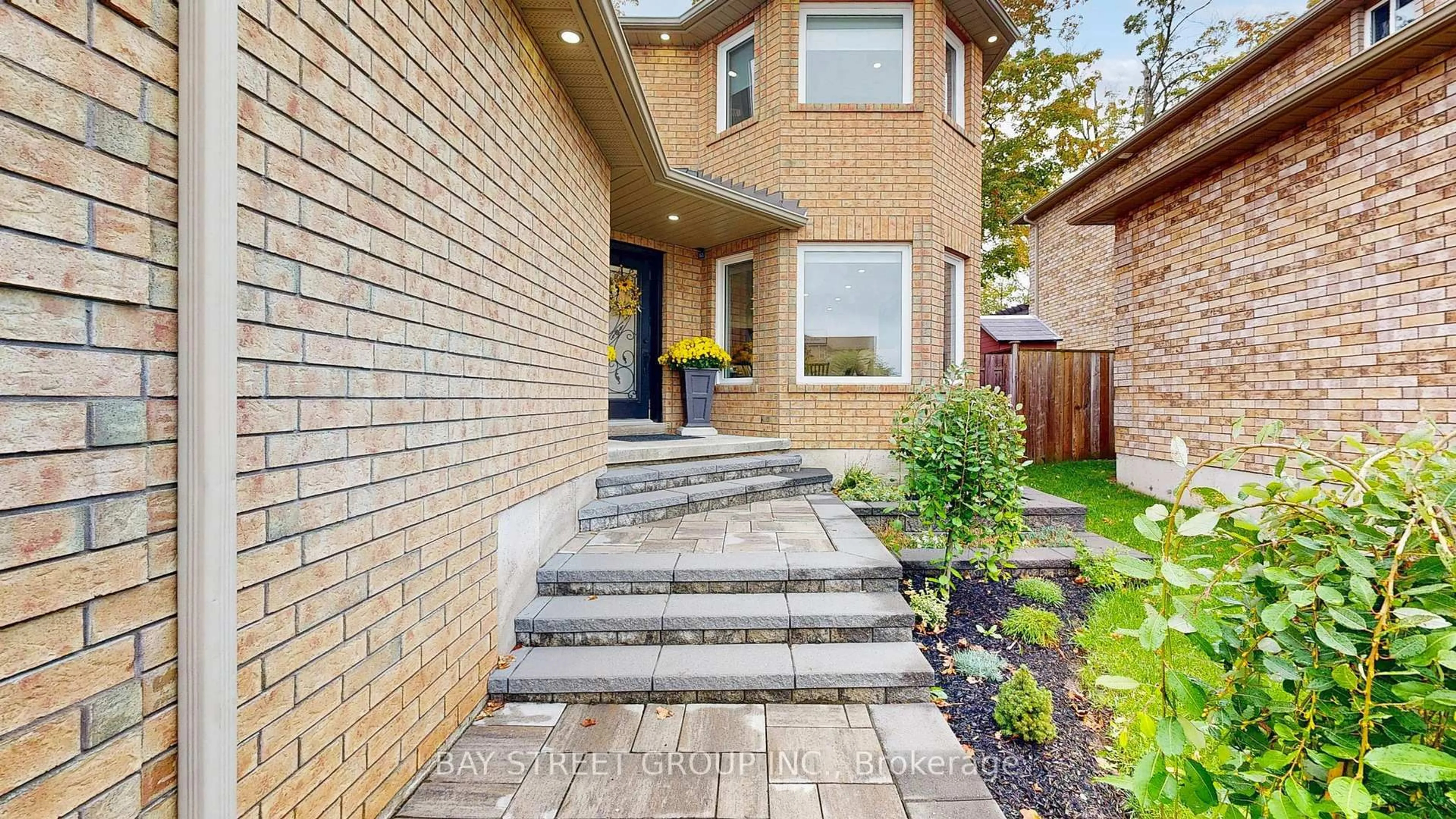 Home with brick exterior material, street for 53 Priscilla's Pl, Barrie Ontario L4N 5X6