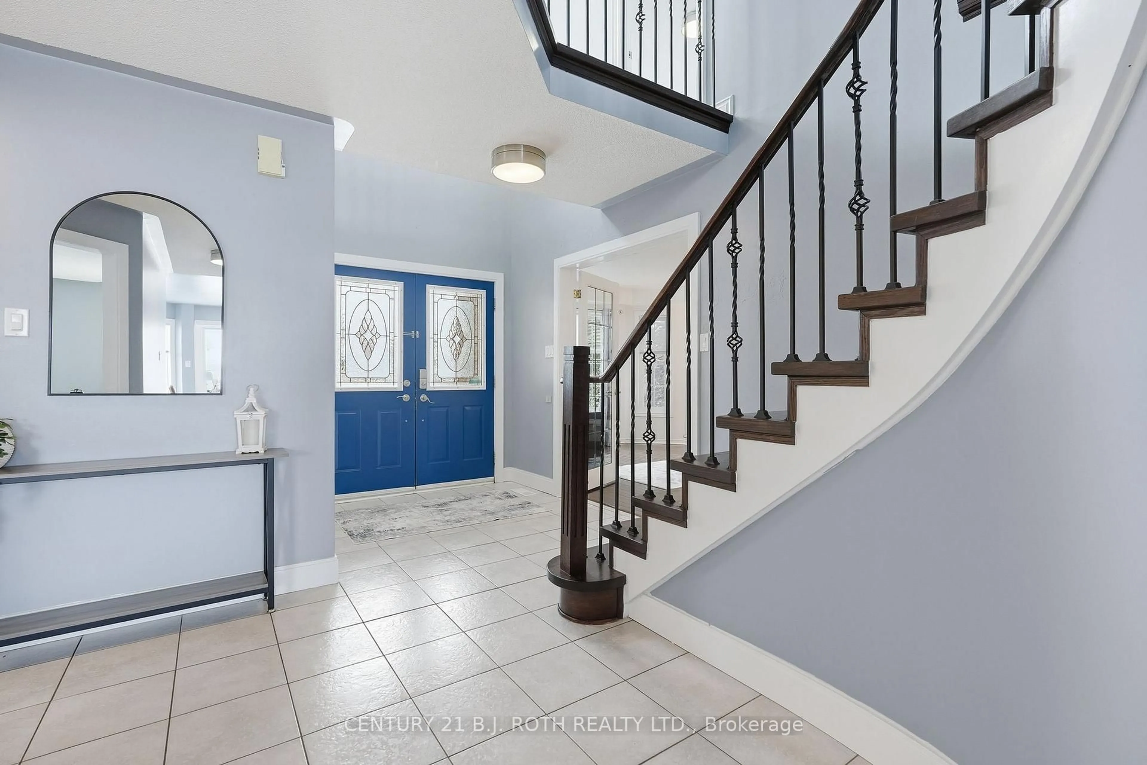 Indoor entryway for 79 Brown St, Barrie Ontario L4N 7V6