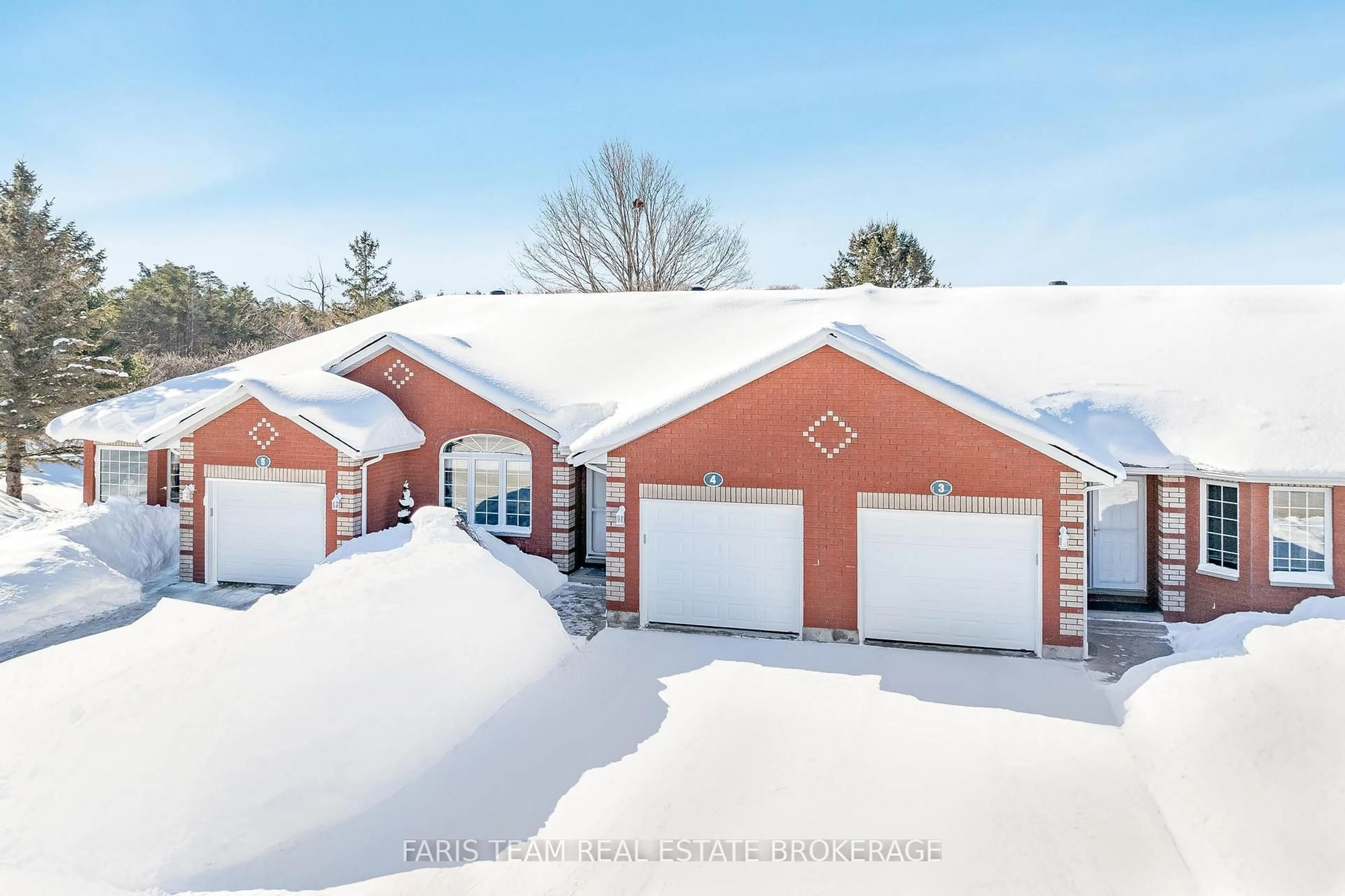 A pic from outside/outdoor area/front of a property/back of a property/a pic from drone, street for 90 Thompsons Rd #4, Penetanguishene Ontario L9M 2H1