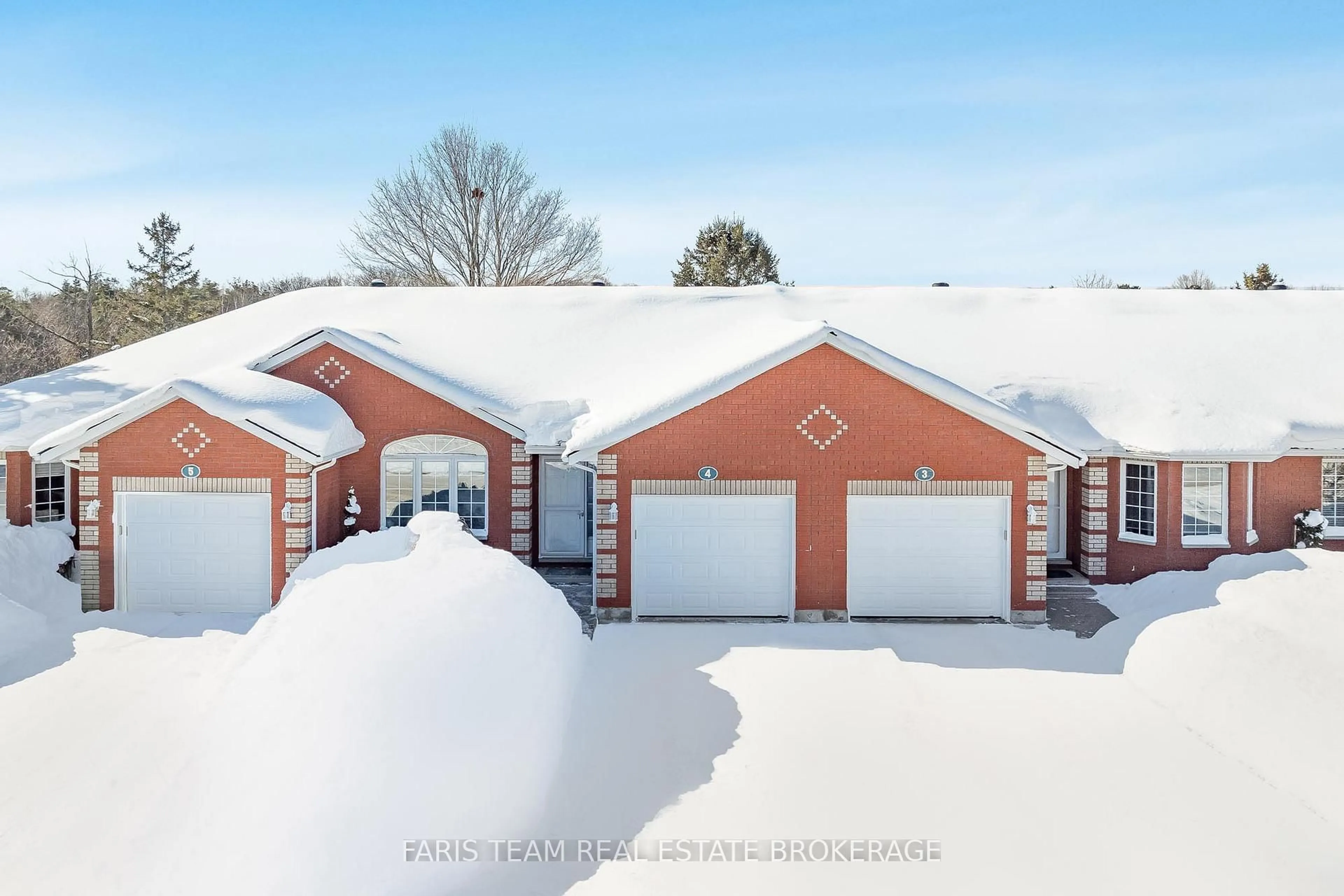 A pic from outside/outdoor area/front of a property/back of a property/a pic from drone, street for 90 Thompsons Rd #4, Penetanguishene Ontario L9M 2H1
