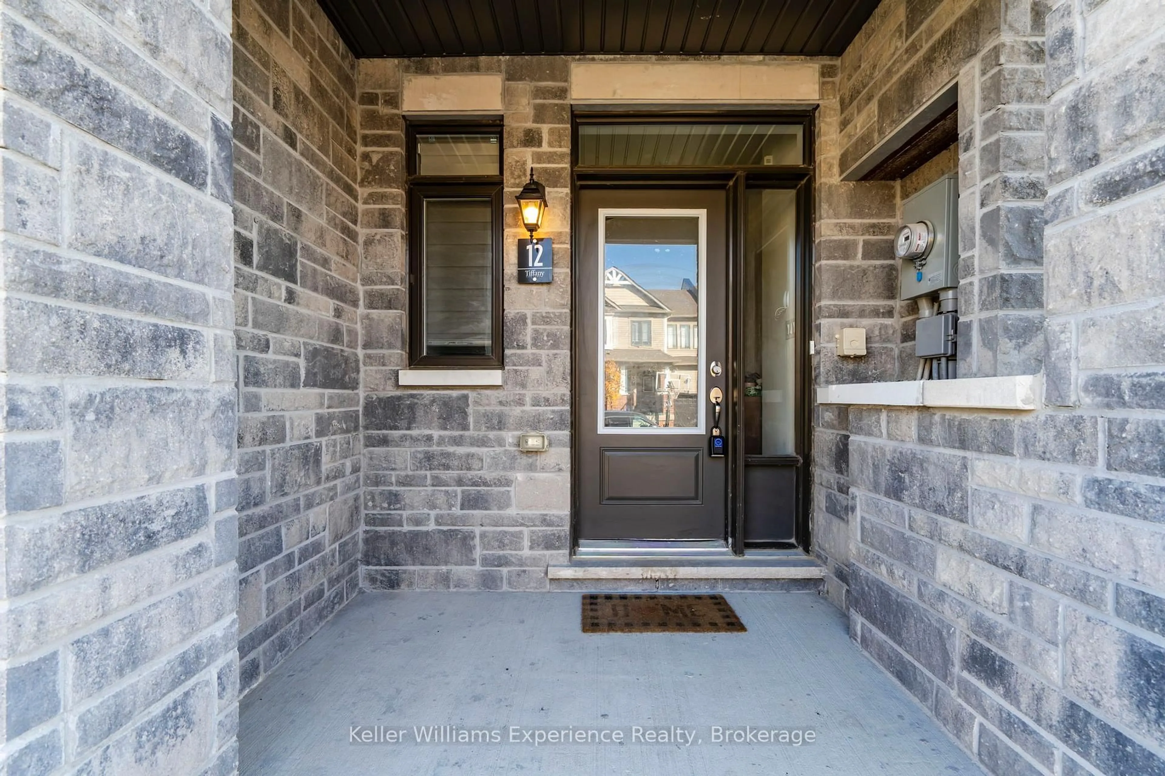 Indoor entryway for 12 Durham Ave, Barrie Ontario L9J 0W7