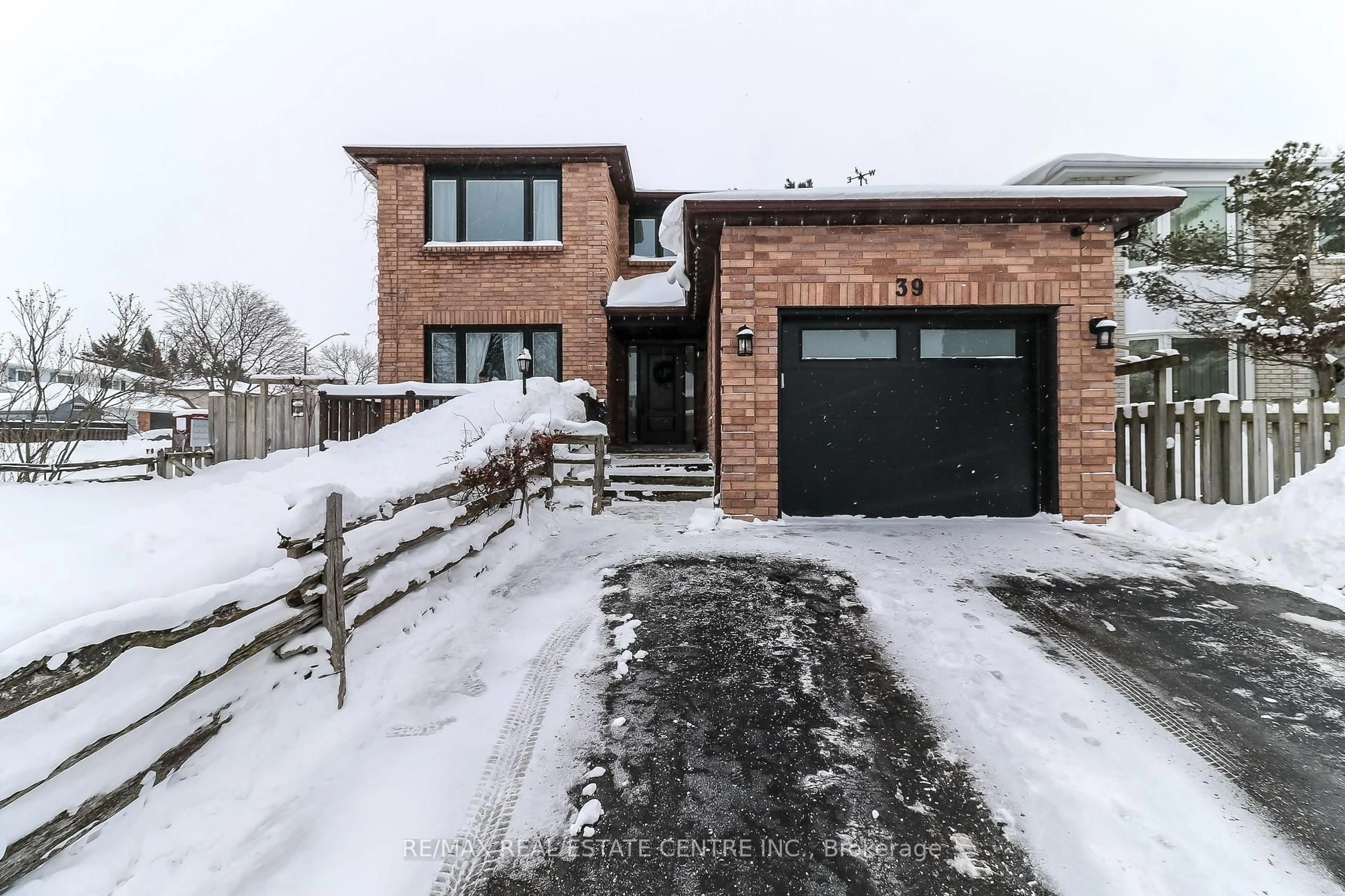 Home with brick exterior material, street for 39 Cardinal St, Barrie Ontario L4M 6C9