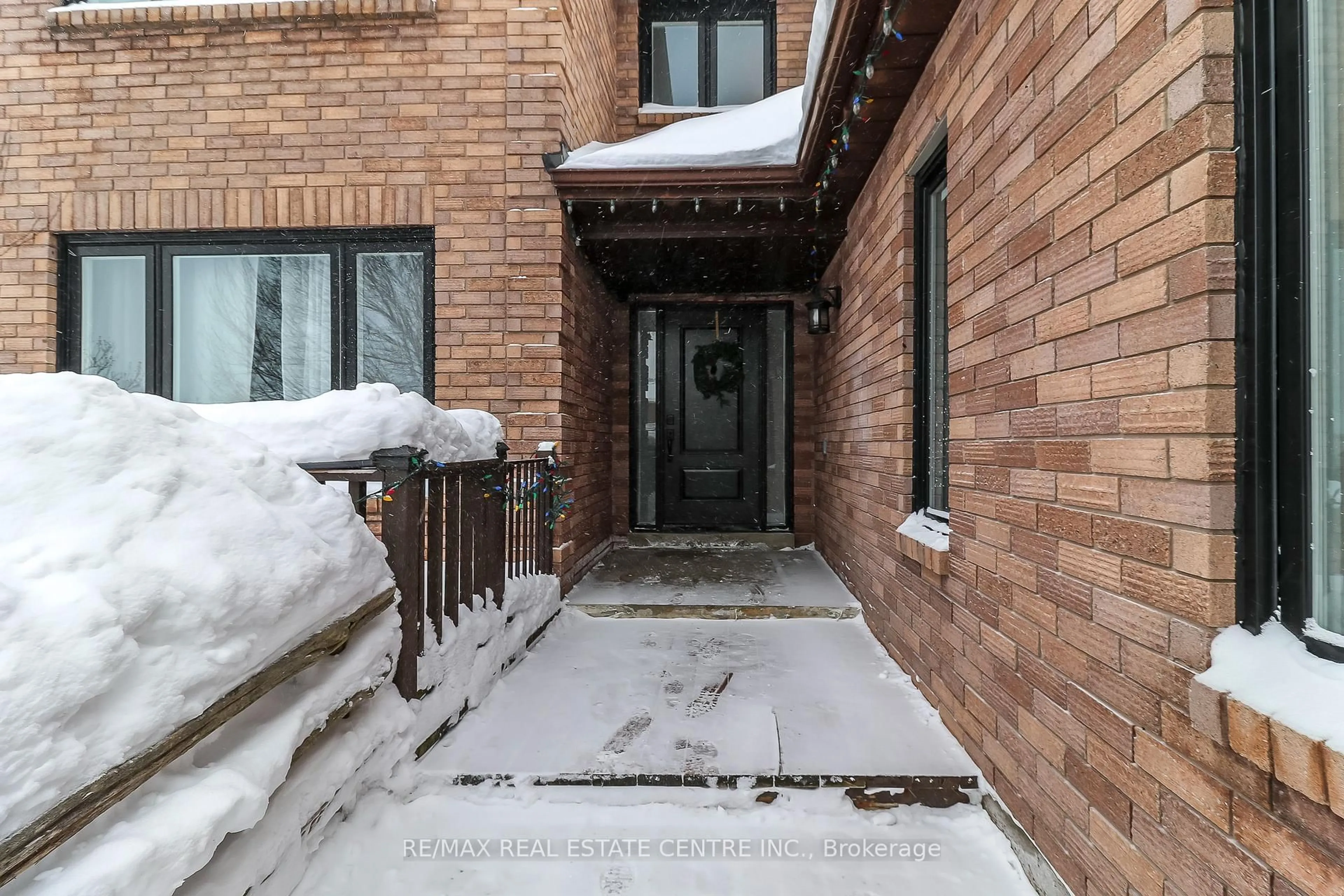 Unknown for 39 Cardinal St, Barrie Ontario L4M 6C9