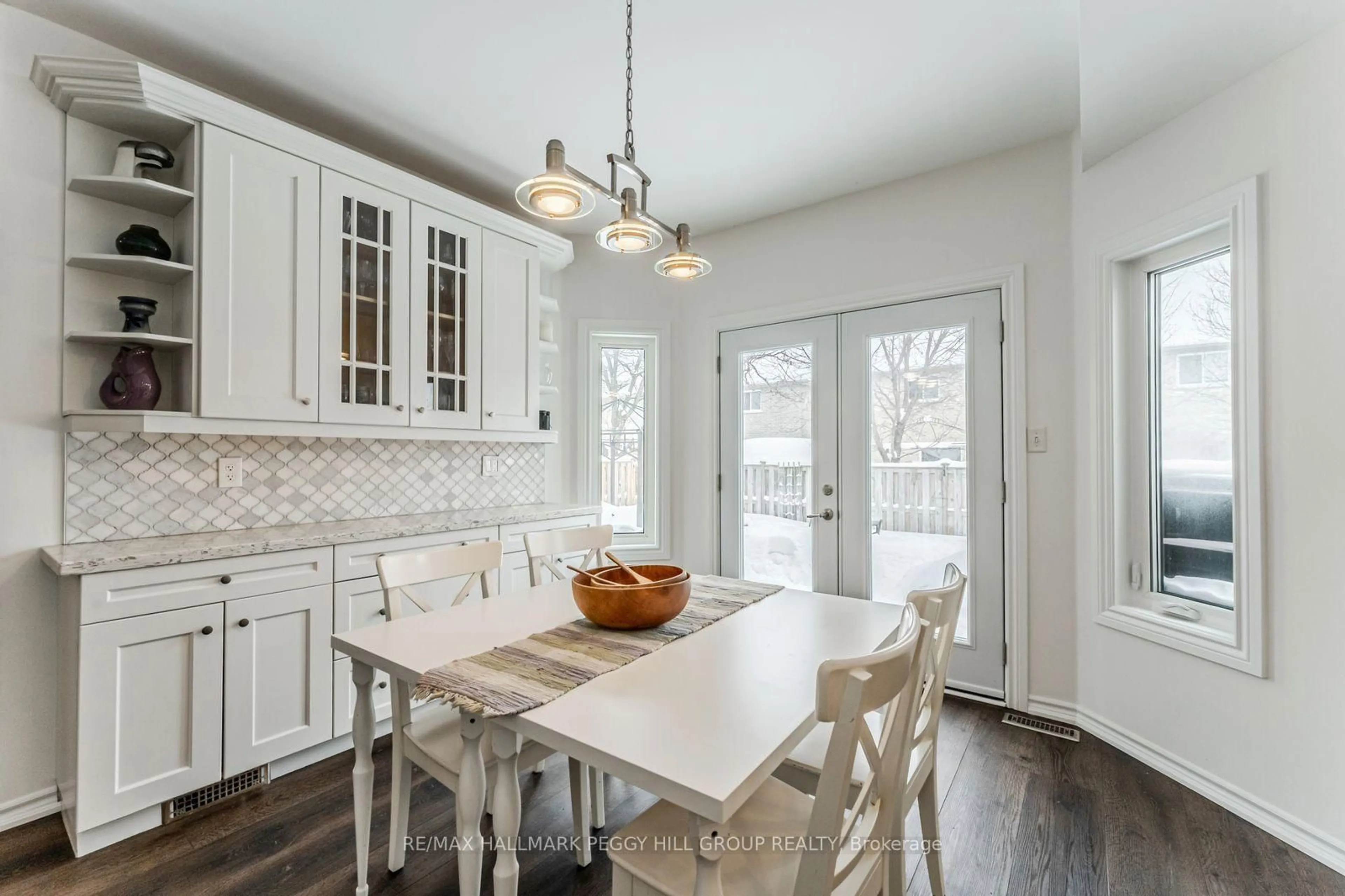 Open concept kitchen, unknown for 27 McAvoy Dr, Barrie Ontario L4N 0P8