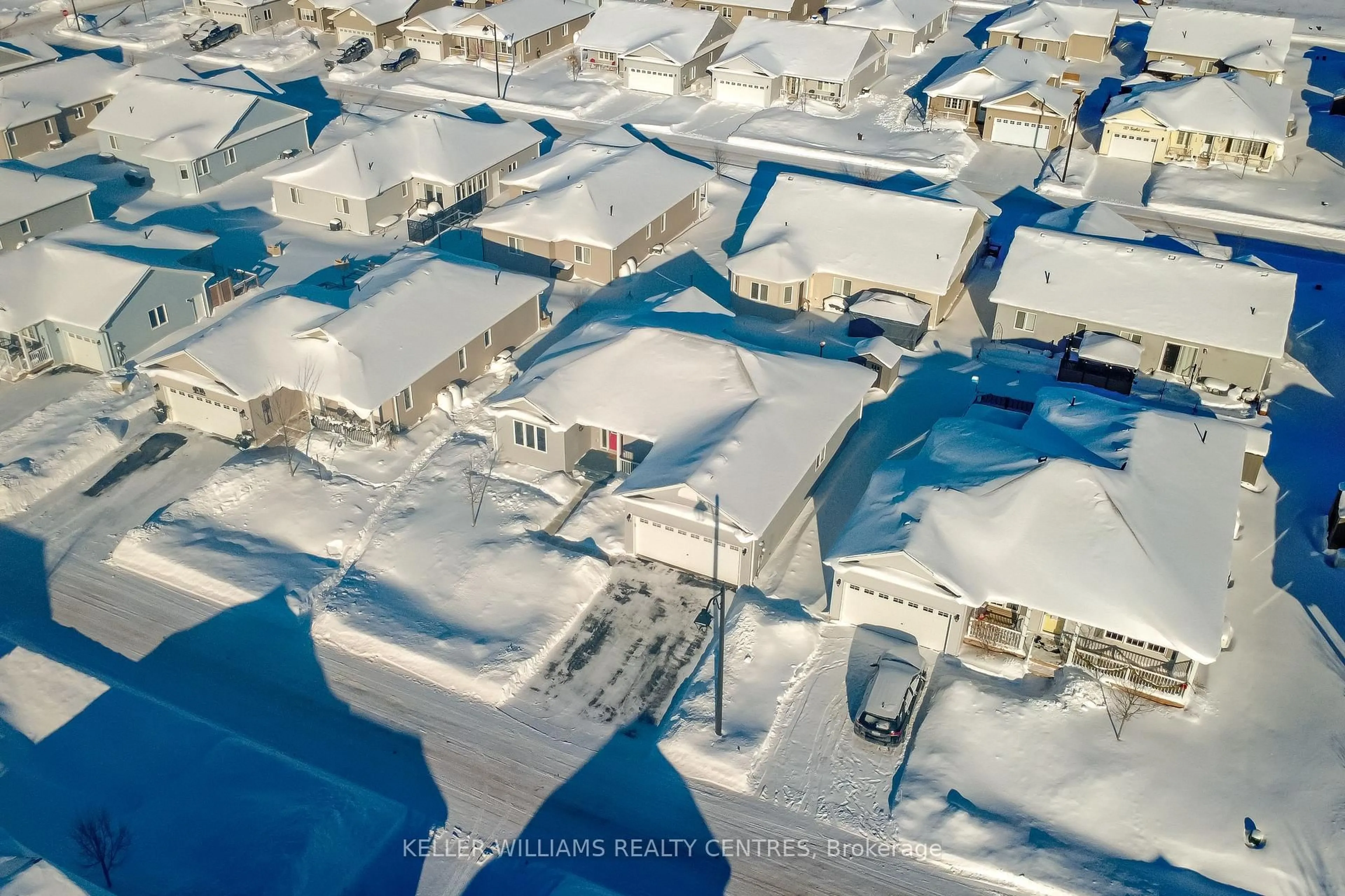 A pic from outside/outdoor area/front of a property/back of a property/a pic from drone, street for 10 Sinclair Cres, Ramara Ontario L3V 8K1