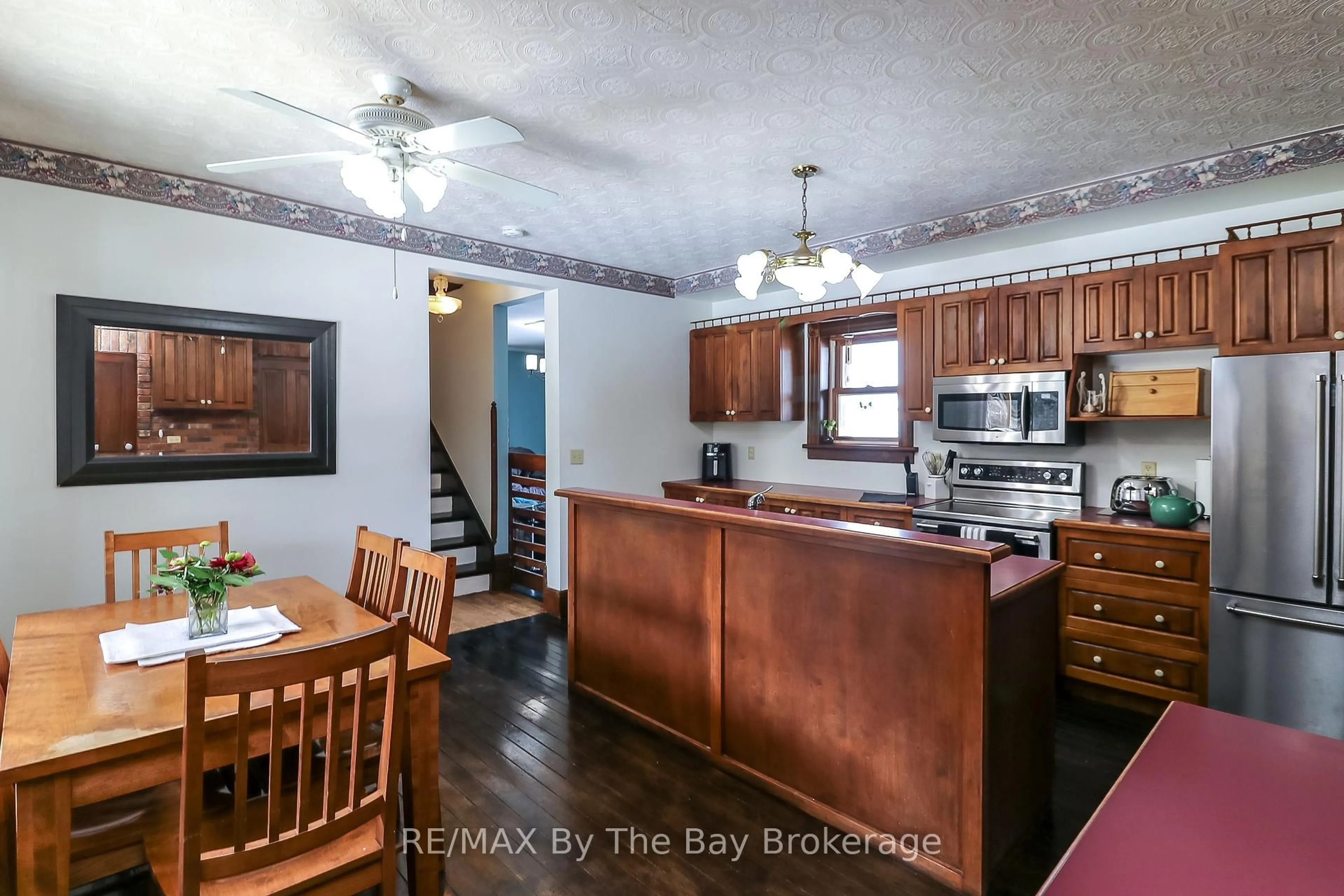 Open concept kitchen, unknown for 2553 County 42 Rd, Clearview Ontario L0M 1S0