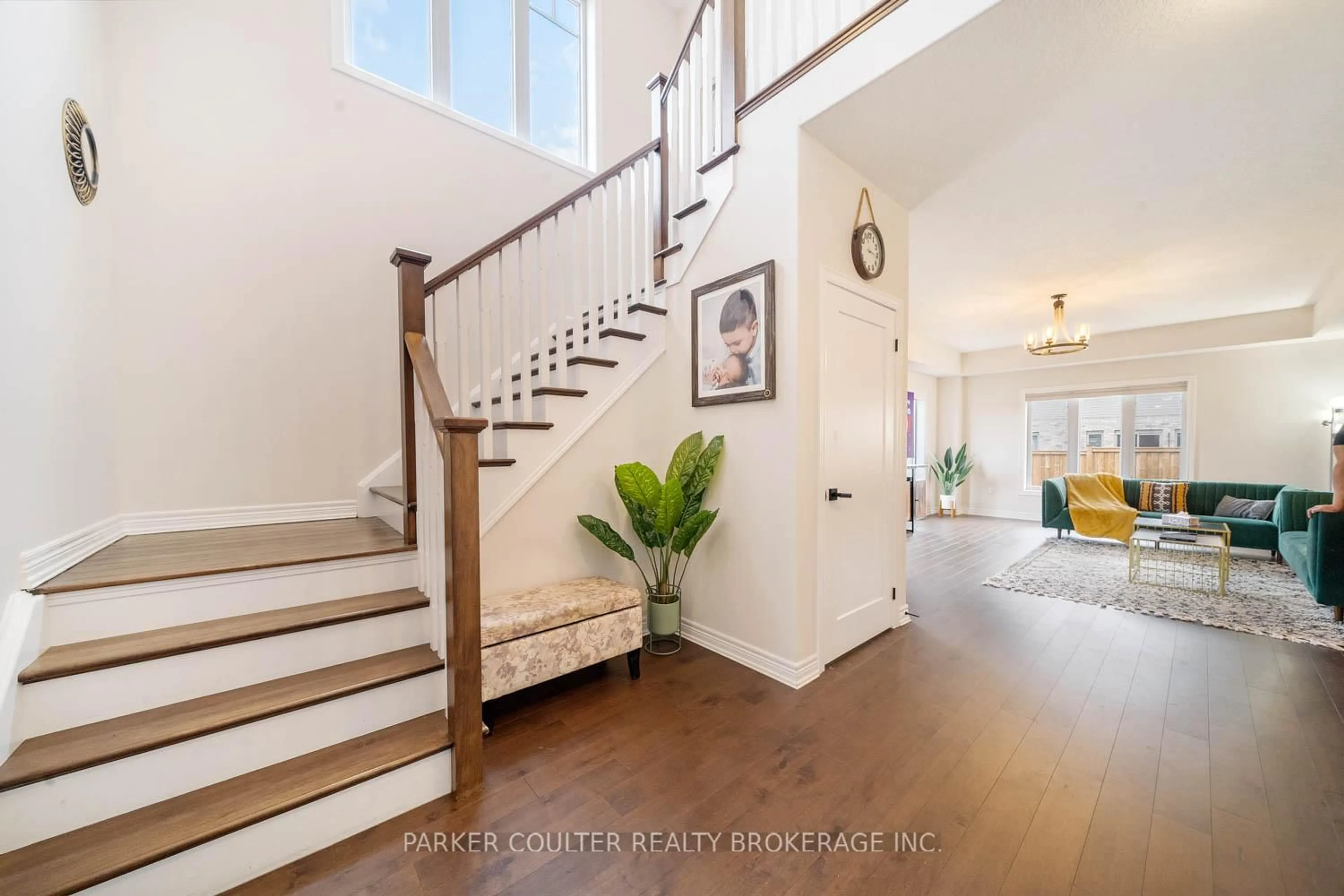 Indoor entryway for 1 Spencer St, Collingwood Ontario L9Y 3B7