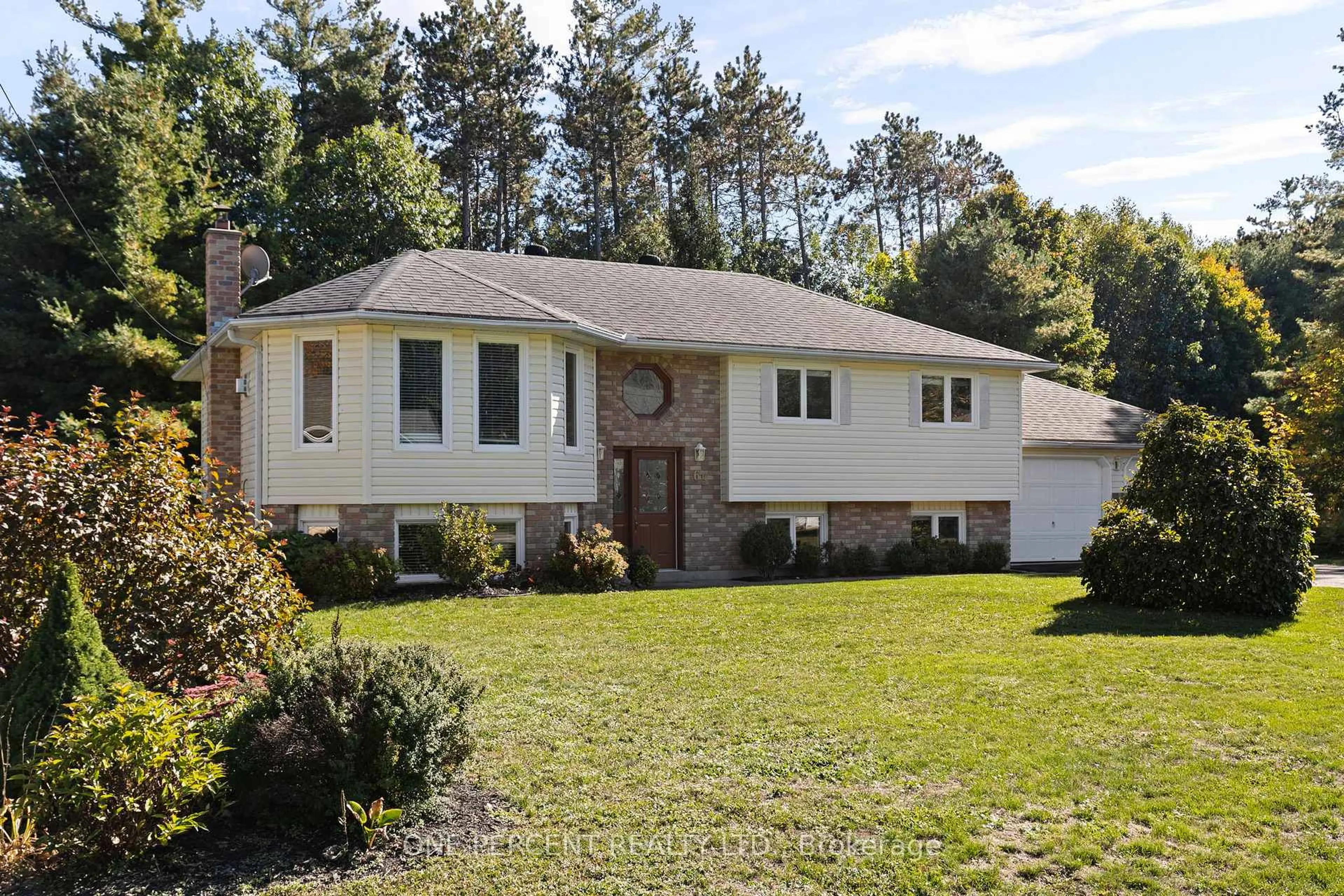 Home with vinyl exterior material, street for 63 Bailey Cres, Tiny Ontario L0L 2T0