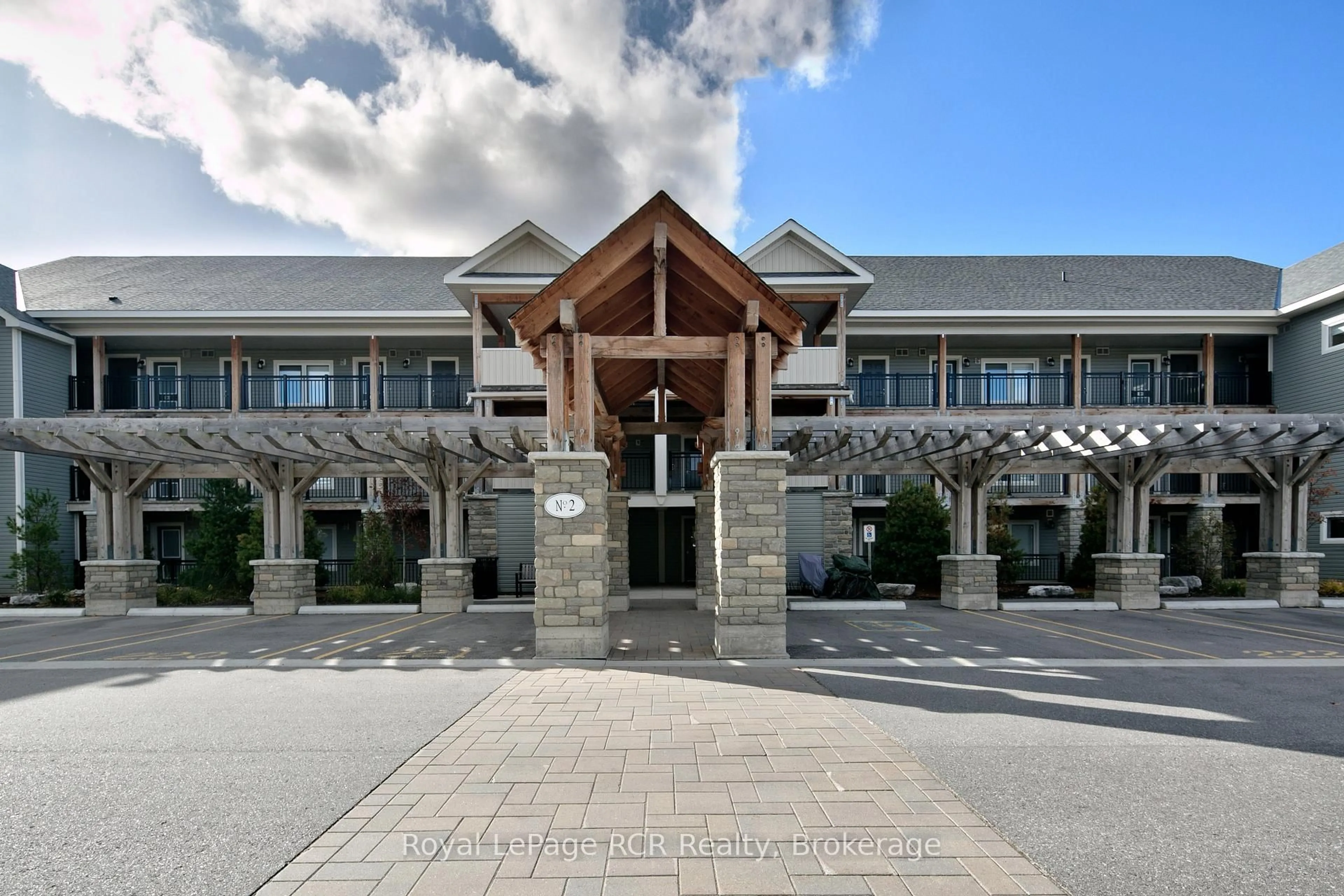 Indoor foyer for 2 COVE Crt #205, Collingwood Ontario L9Y 0Y6
