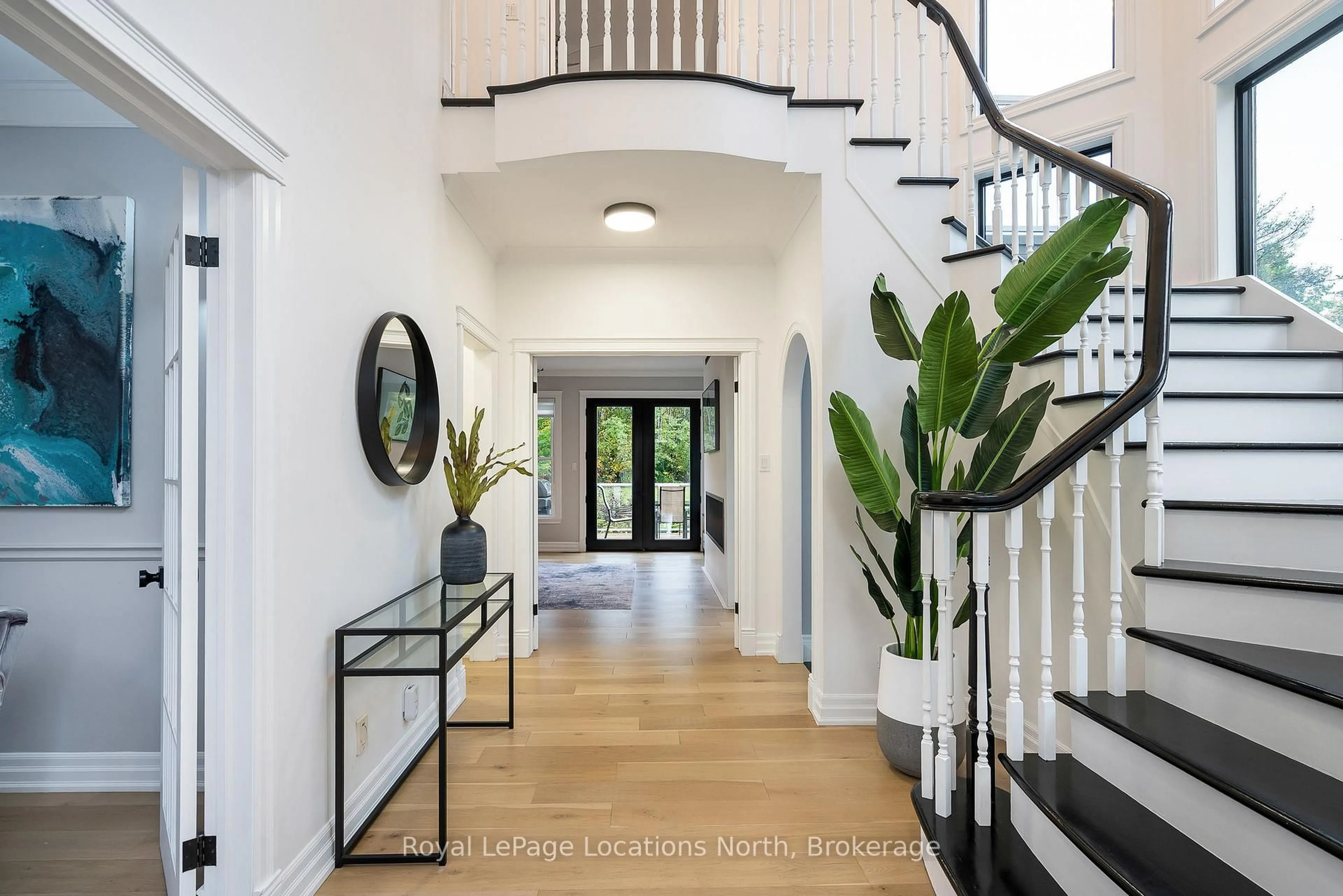 Indoor entryway for 7833 Poplar Sdrd, Clearview Ontario L9Y 5N4