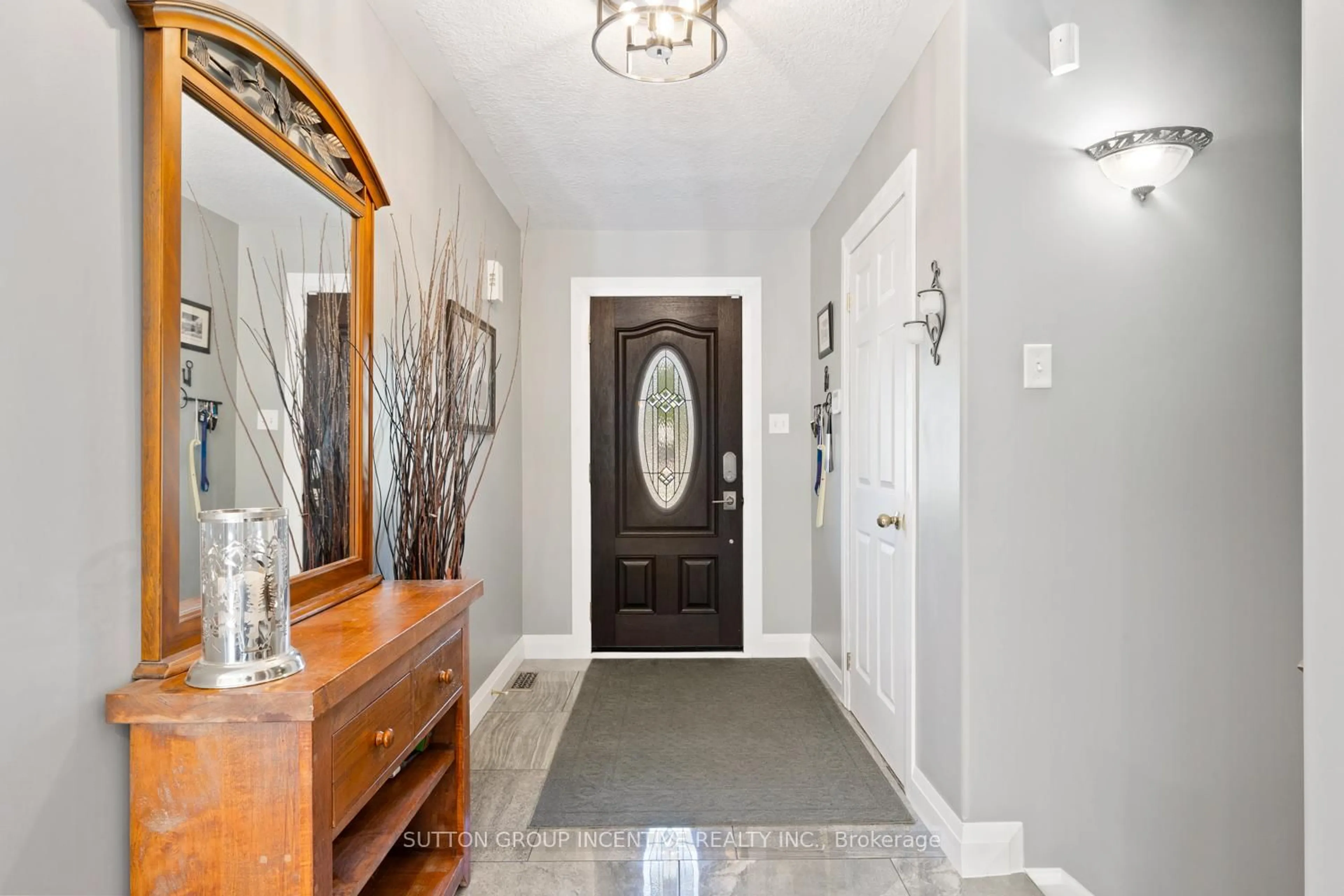 Indoor entryway for 1277 Sunnidale Rd, Springwater Ontario L4M 4S4