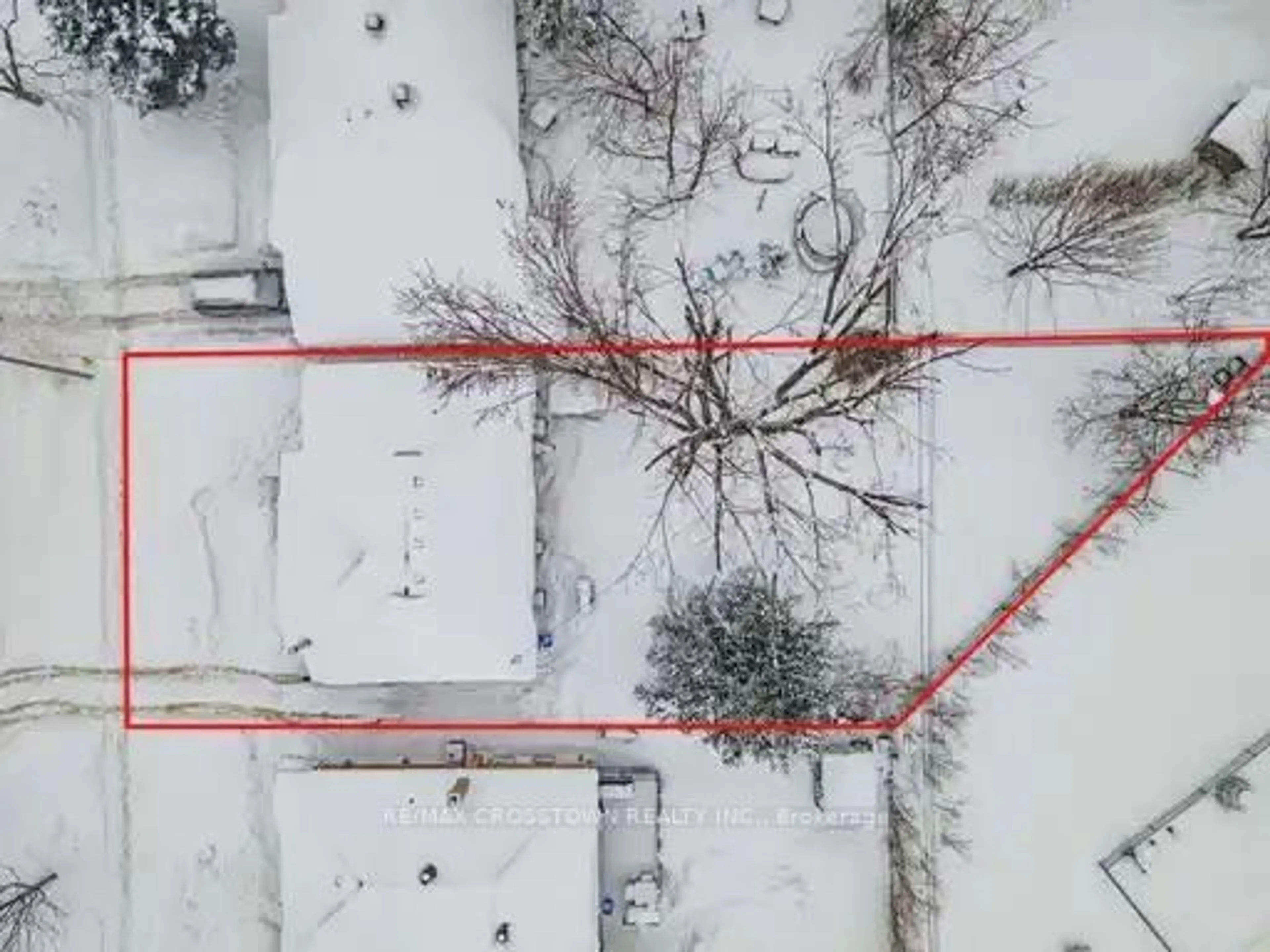 A pic from outside/outdoor area/front of a property/back of a property/a pic from drone, building for 55 Davidson St, Barrie Ontario L4M 3S1