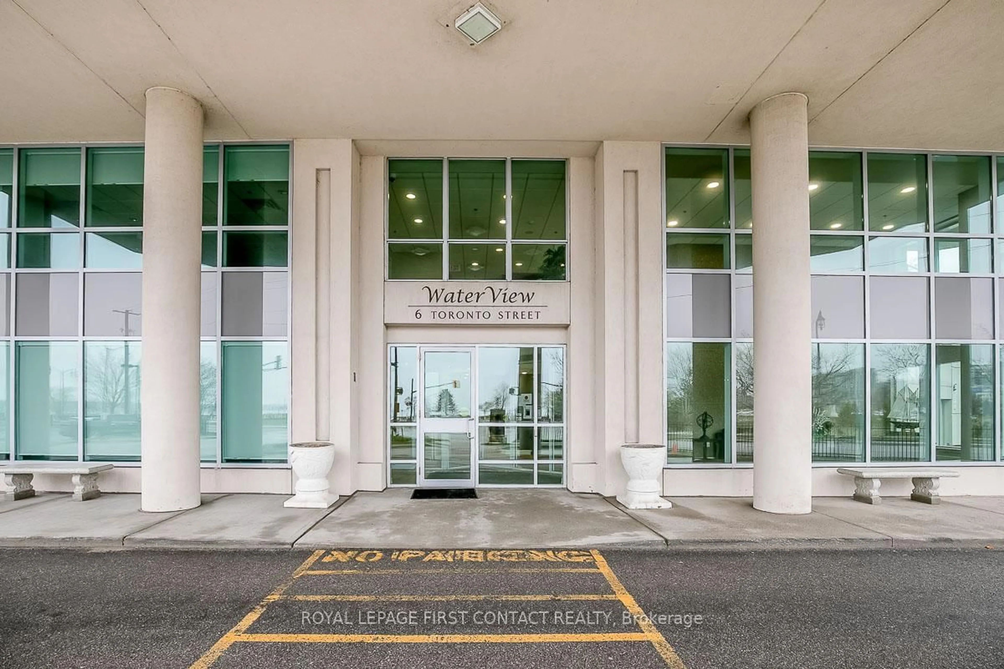 Indoor foyer for 6 Toronto St #1407, Barrie Ontario L4N 9R2