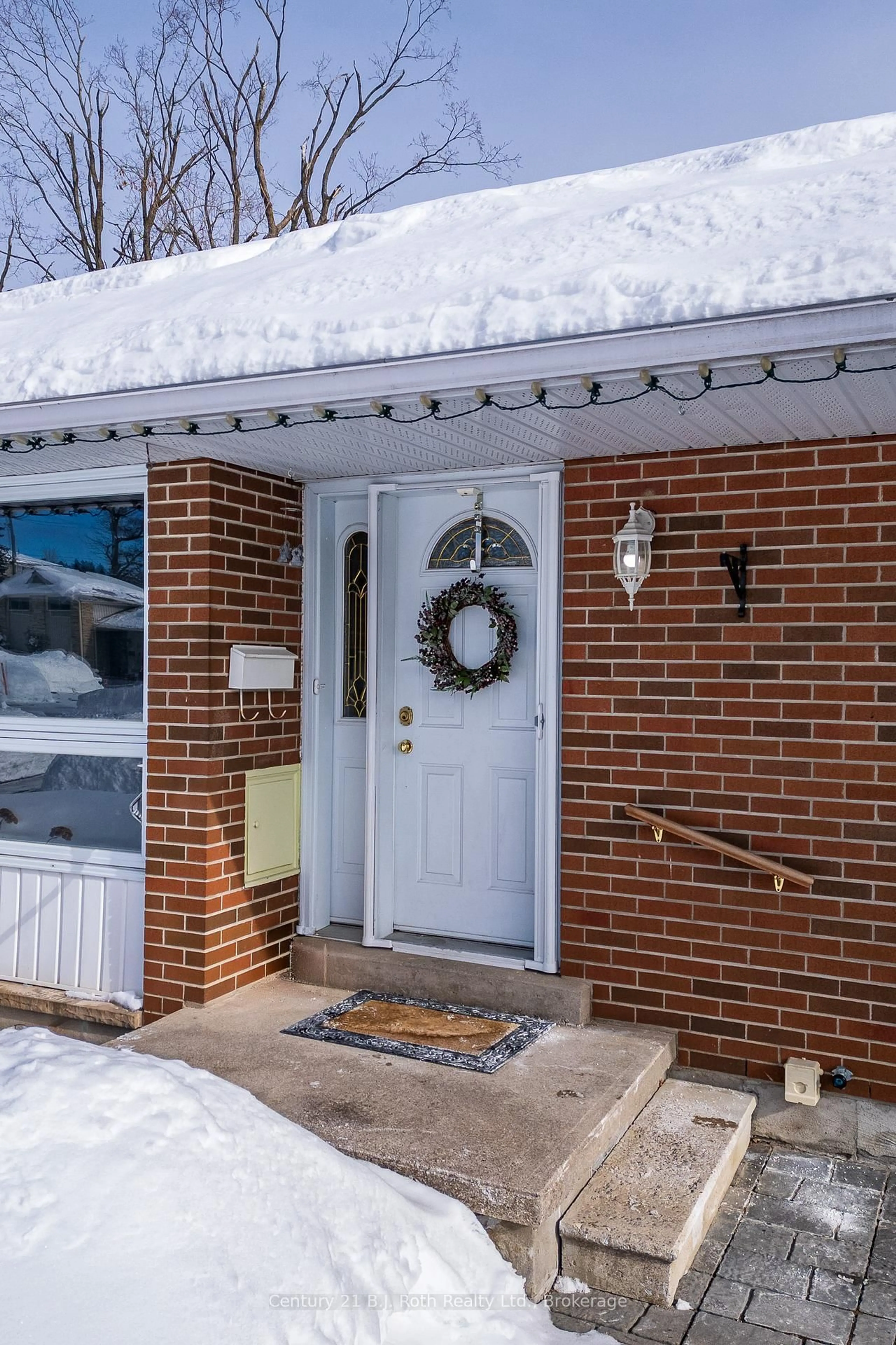 Home with brick exterior material, street for 426 Highland Ave, Orillia Ontario L3V 4E7