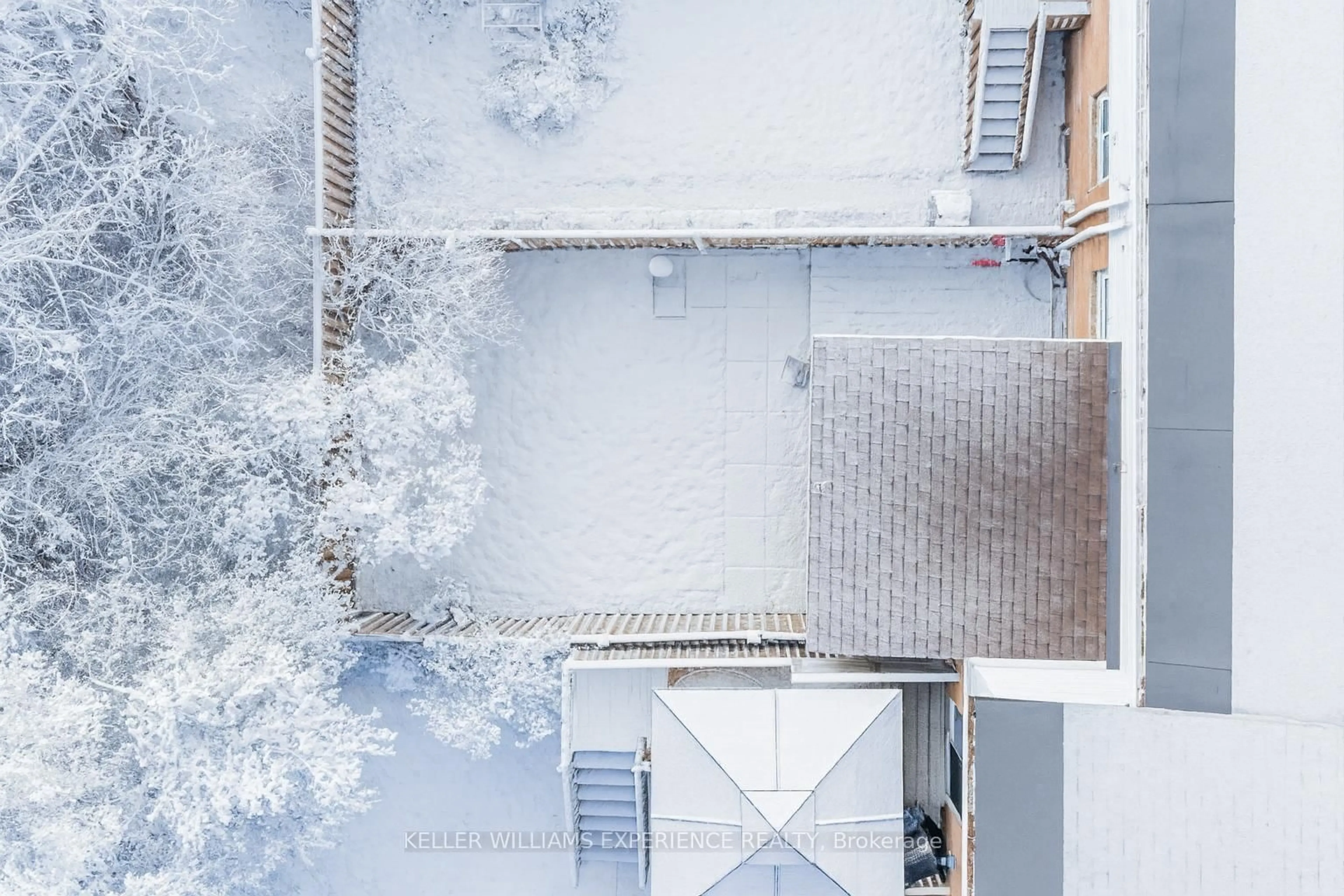 A pic from outside/outdoor area/front of a property/back of a property/a pic from drone, unknown for 237 Steel St #8, Barrie Ontario L4M 2H1