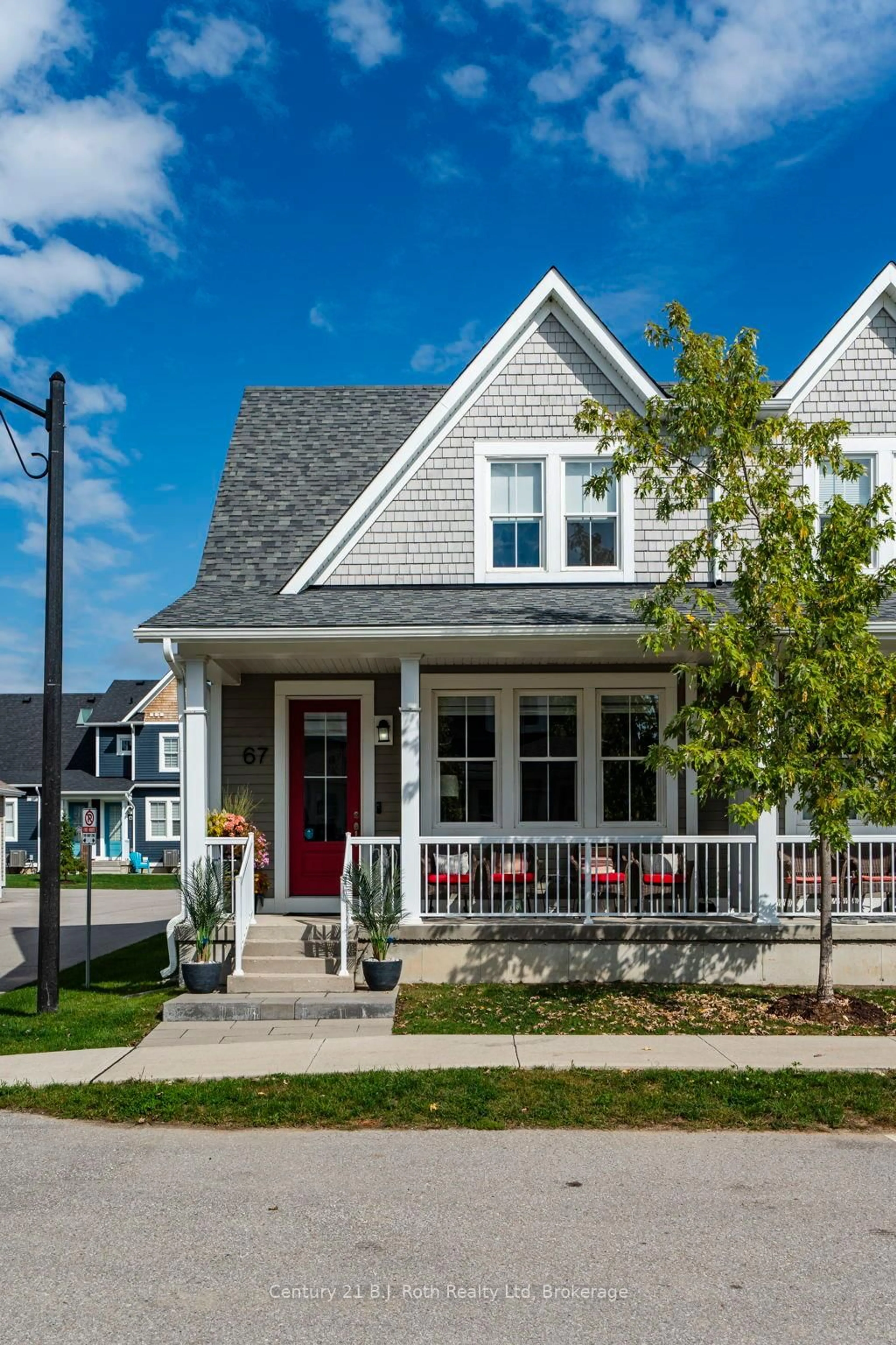 Home with vinyl exterior material, street for 67 Discovery Tr, Midland Ontario L4K 0H5