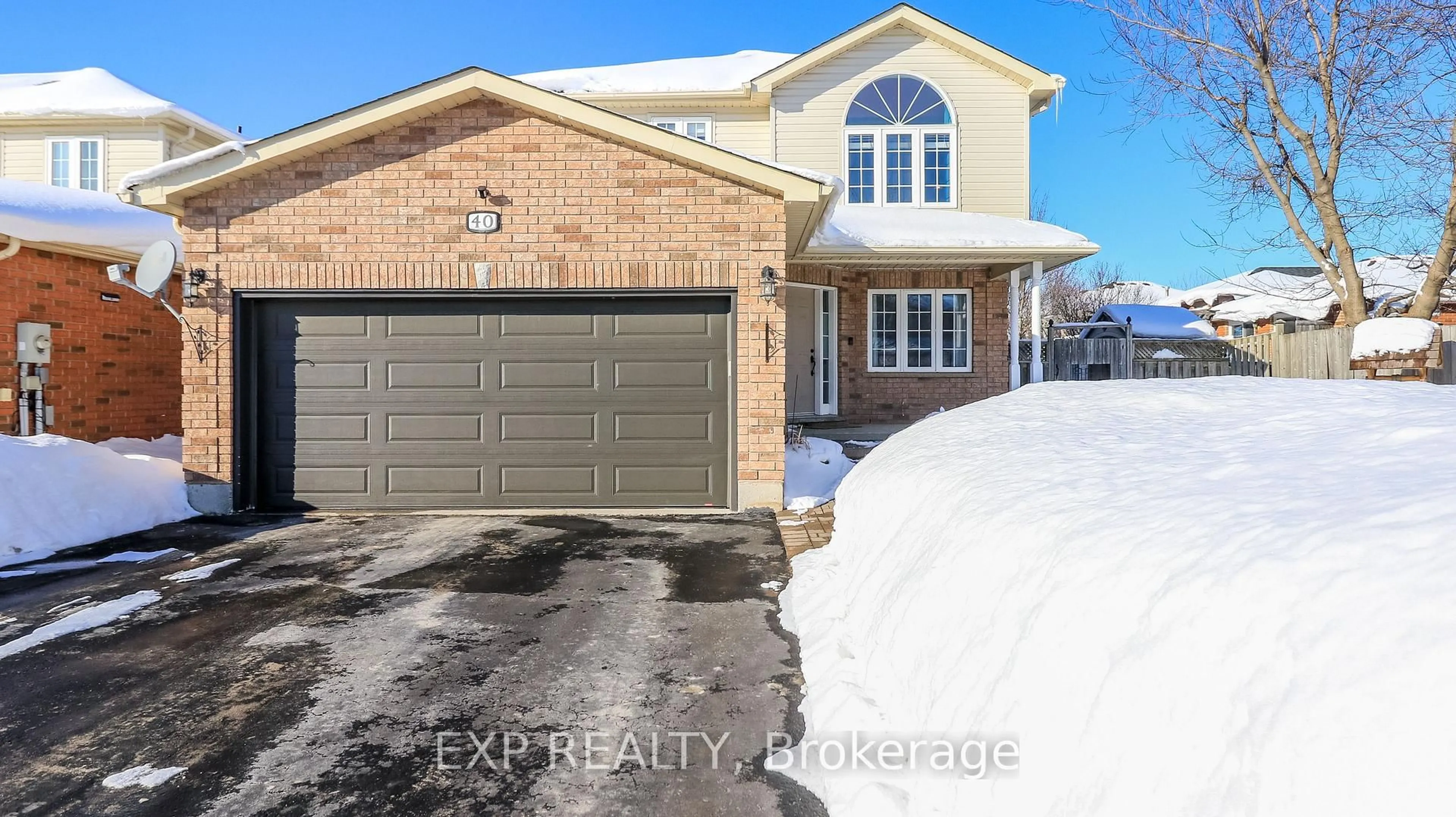 Home with brick exterior material, street for 40 Benjamin Lane, Barrie Ontario L4N 0S2