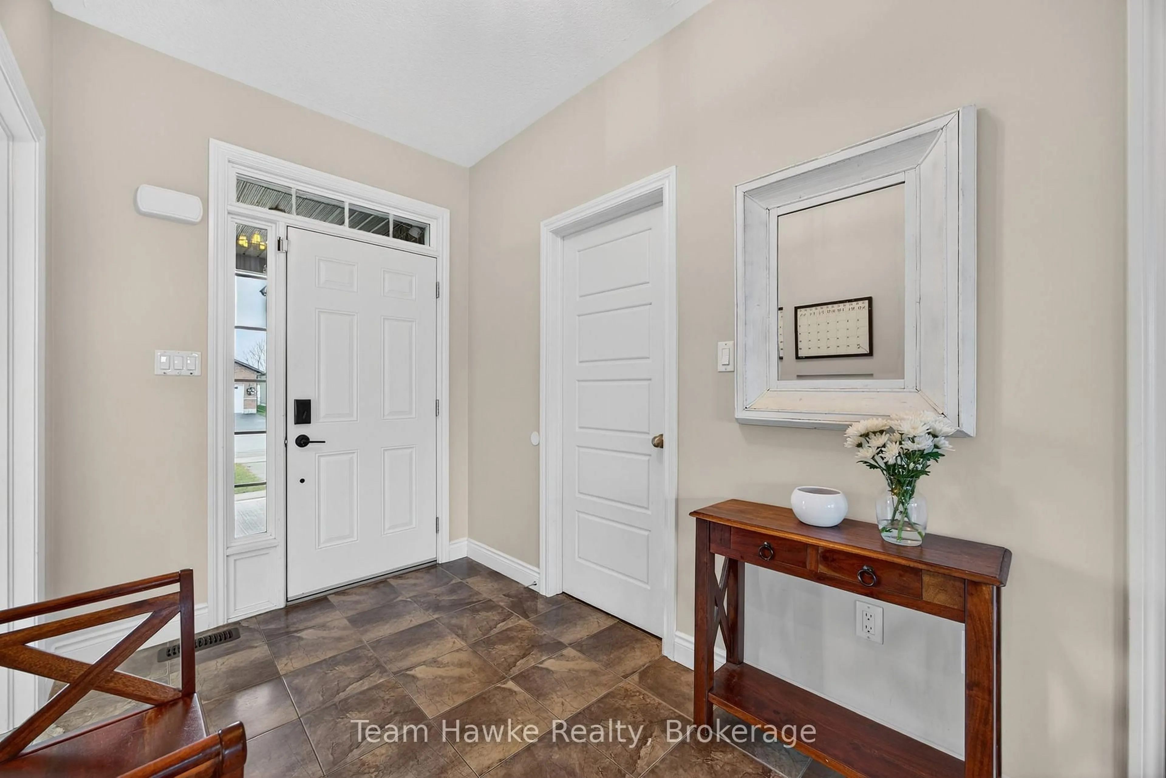 Indoor entryway for 26 Sheppard Dr, Tay Ontario L0K 2A0