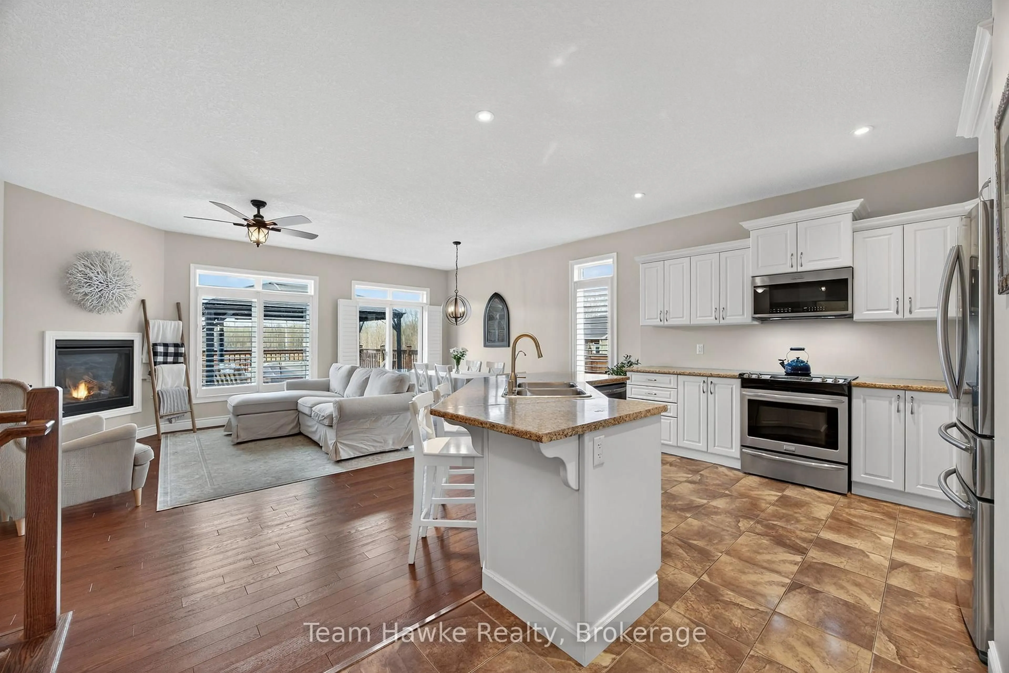 Open concept kitchen, ceramic/tile floor for 26 Sheppard Dr, Tay Ontario L0K 2A0