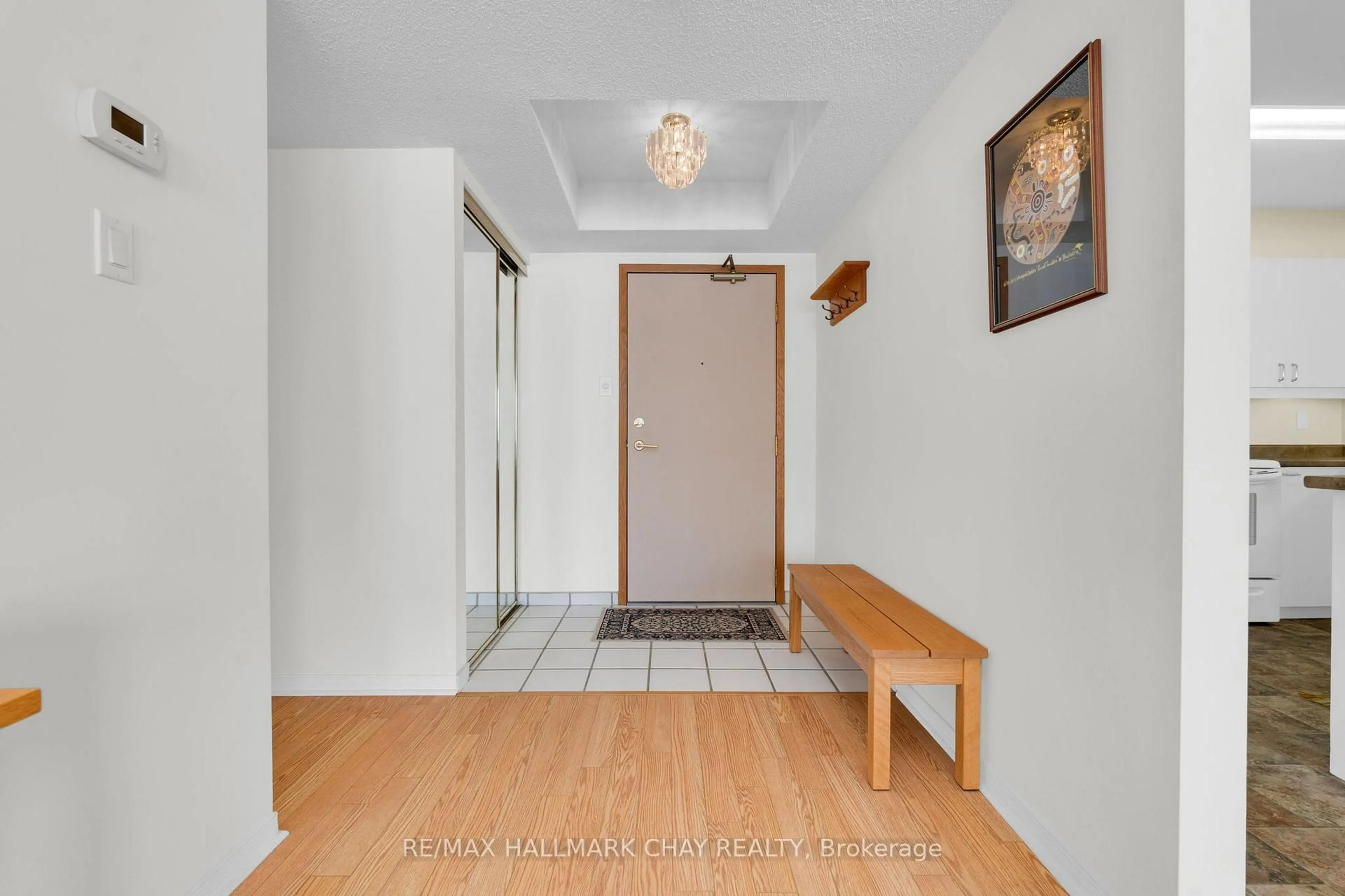 Indoor foyer for 21 Kempenfelt Dr #103, Barrie Ontario L4M 1B8