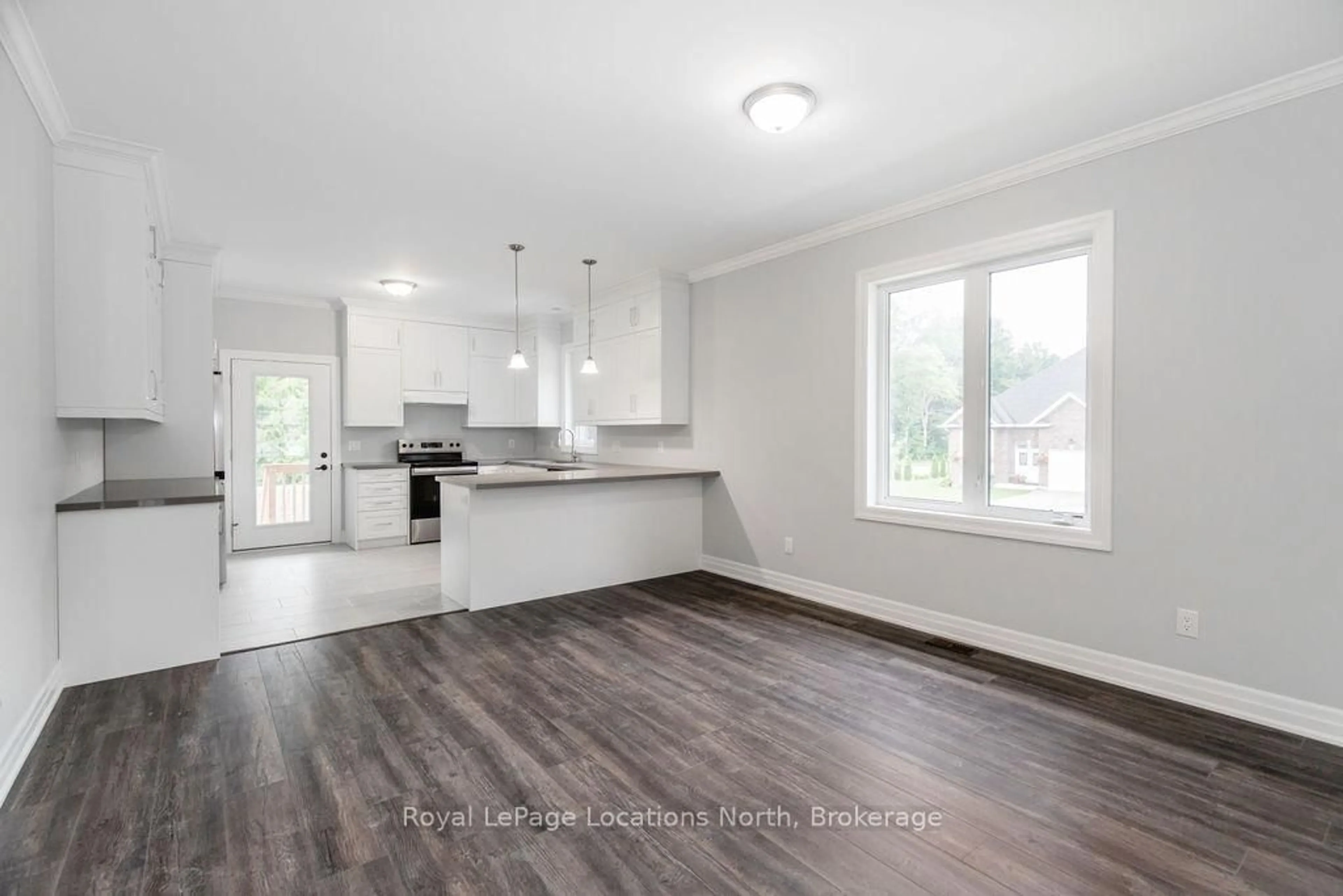Open concept kitchen, wood/laminate floor for 51 NATURES Tr, Wasaga Beach Ontario L9Z 0H4