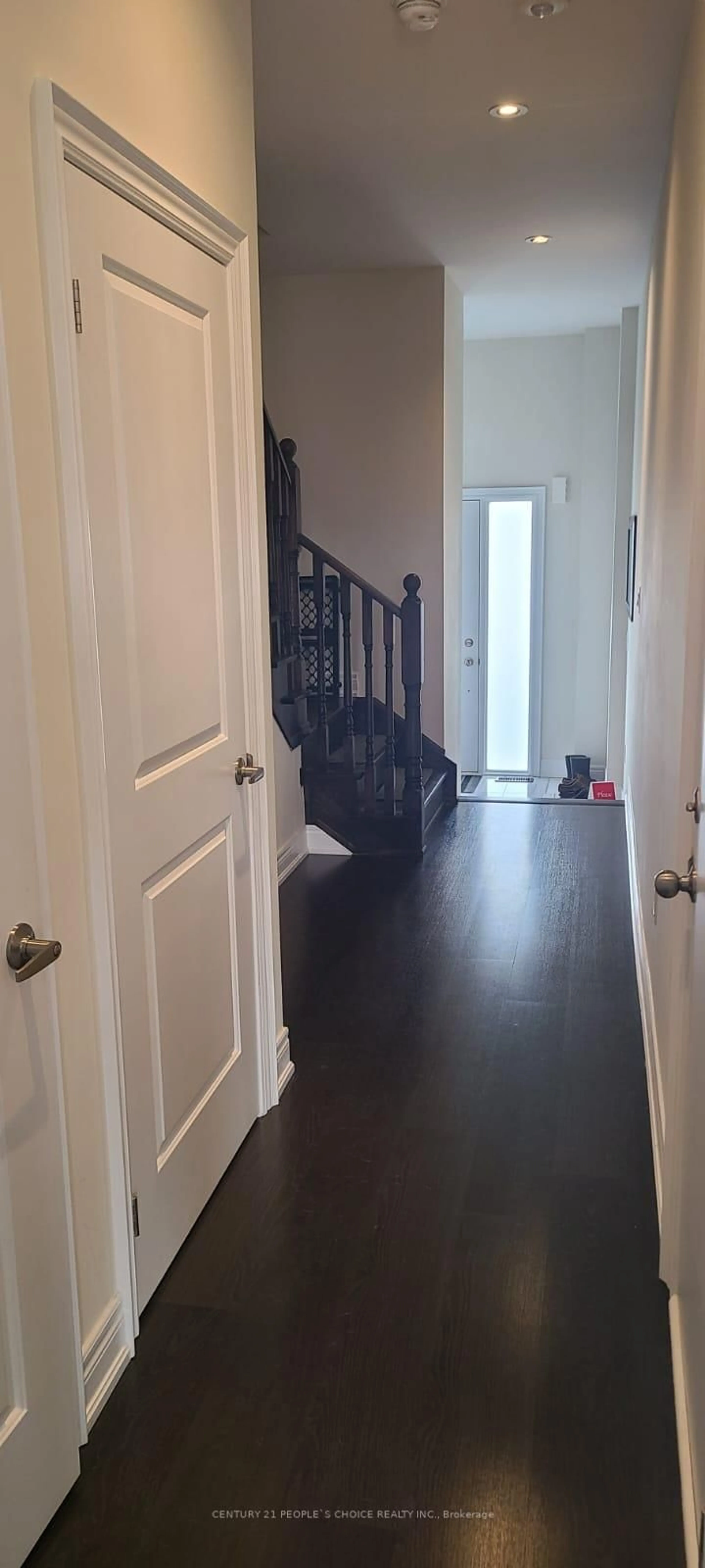 Indoor entryway for 305 Atkinson St, Clearview Ontario L0M 1S0