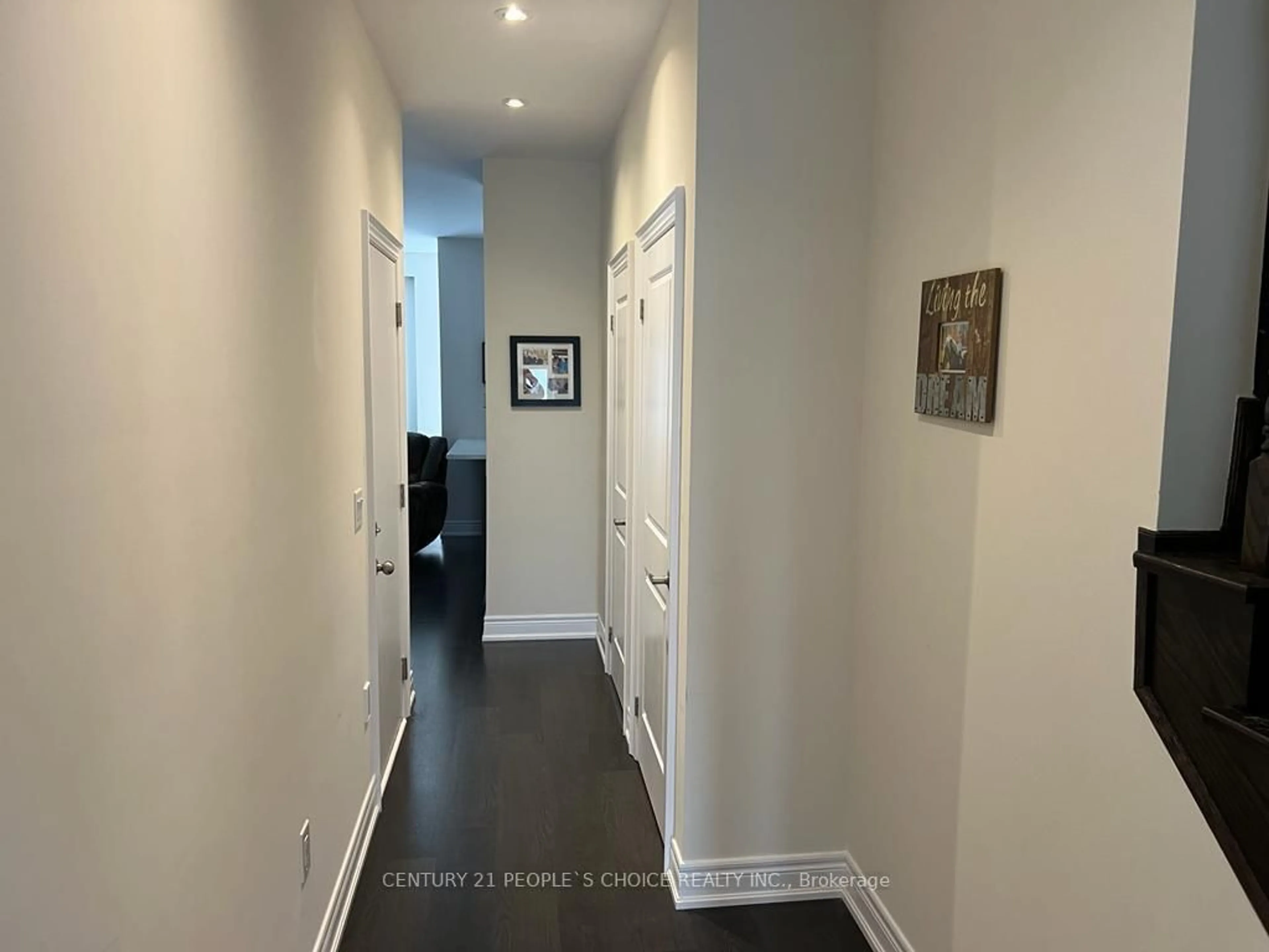 Indoor entryway for 305 Atkinson St, Clearview Ontario L0M 1S0
