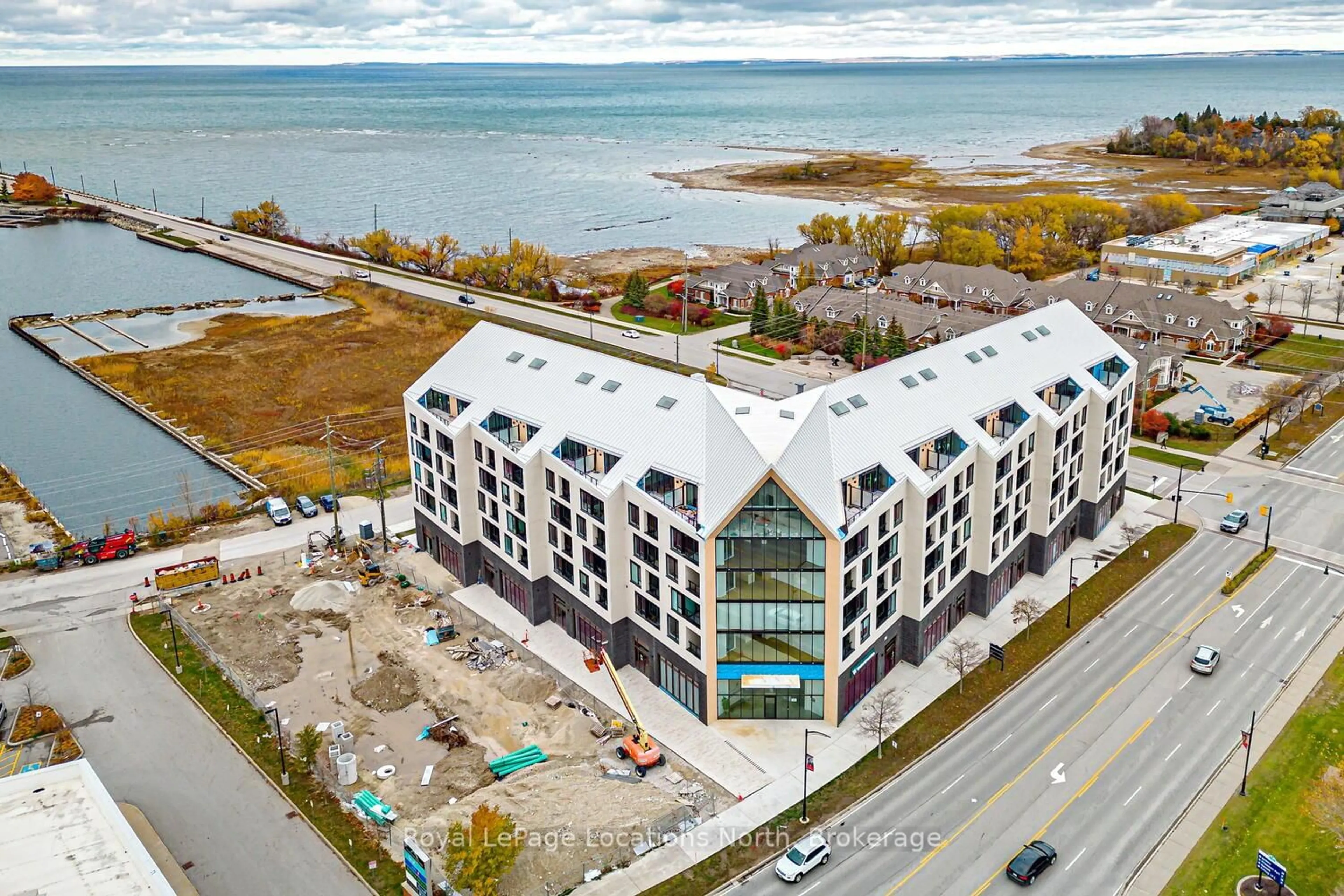 A pic from outside/outdoor area/front of a property/back of a property/a pic from drone, water/lake/river/ocean view for 31 Huron St #603, Collingwood Ontario L9Y 5T7